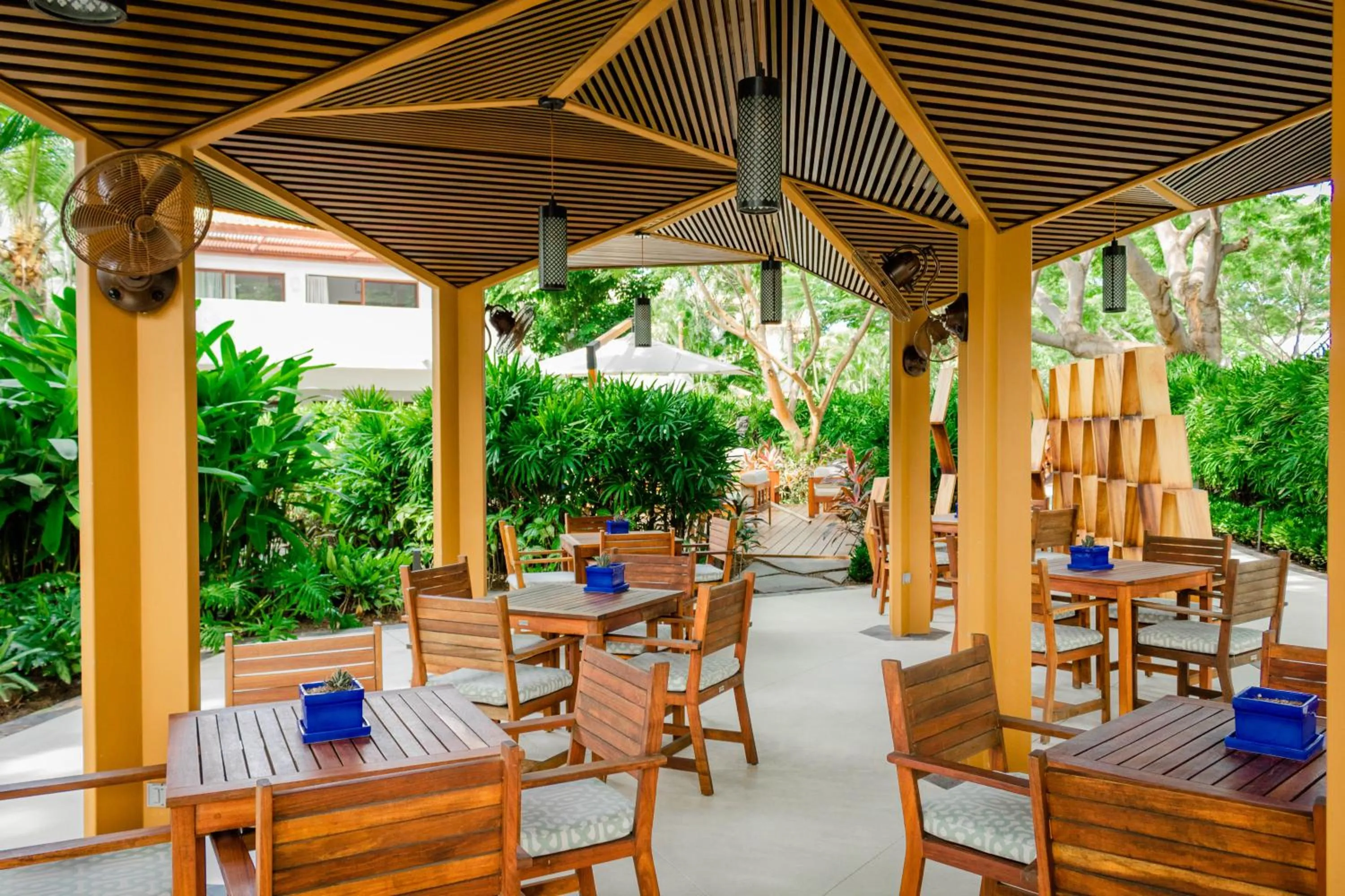 Restaurant/places to eat in Kovay Gardens