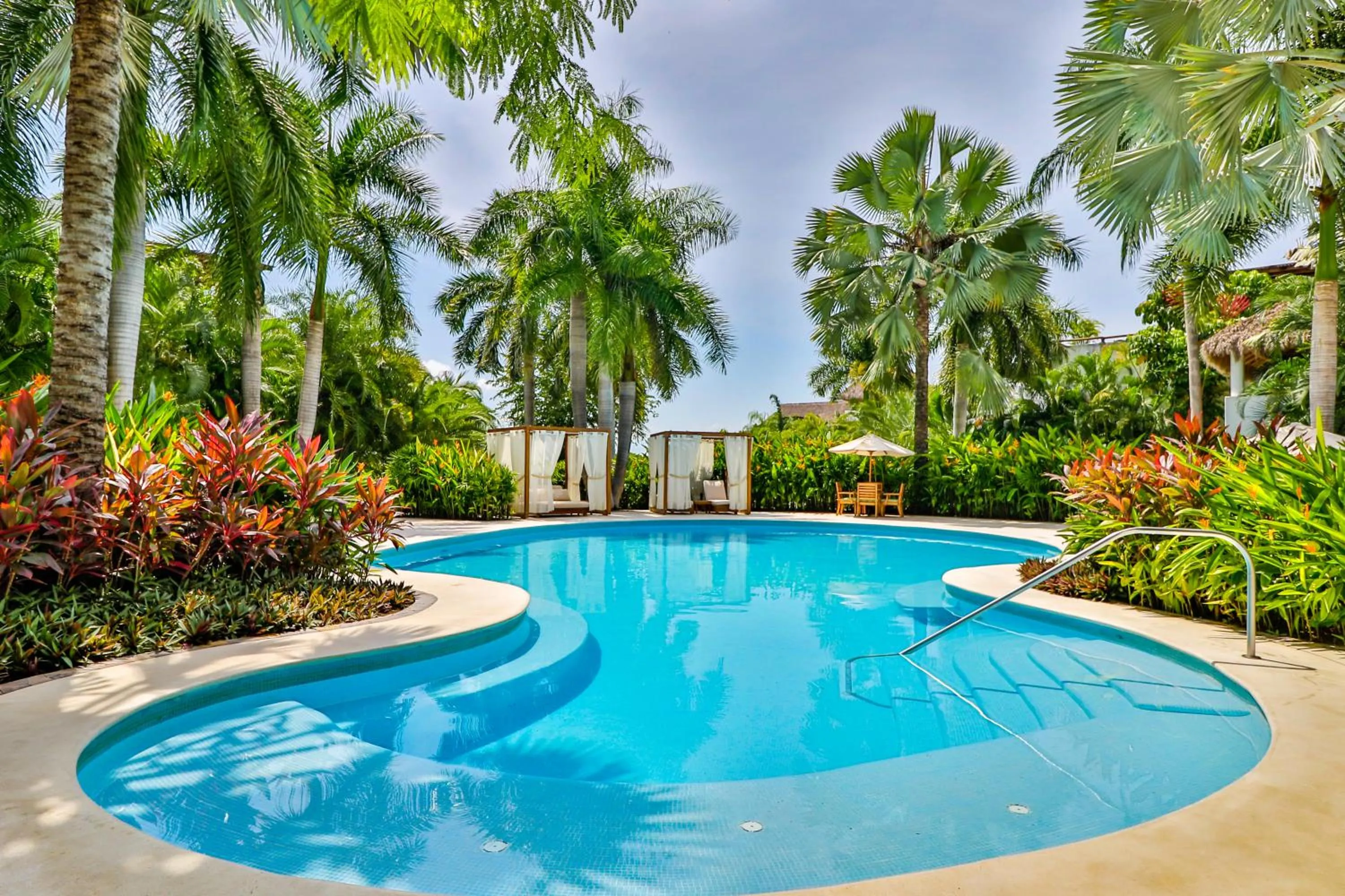 Swimming pool in Kovay Gardens