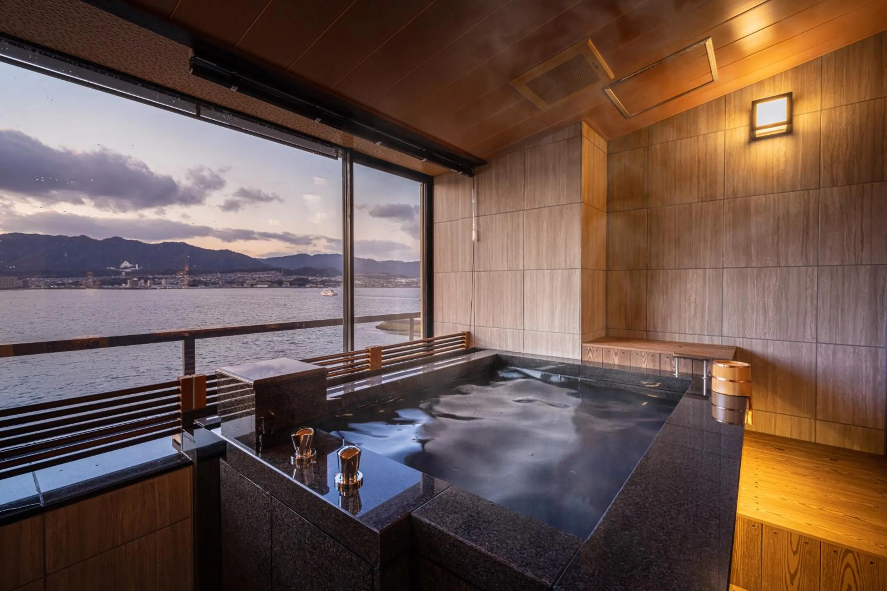 Hot Spring Bath in Kinsuikan