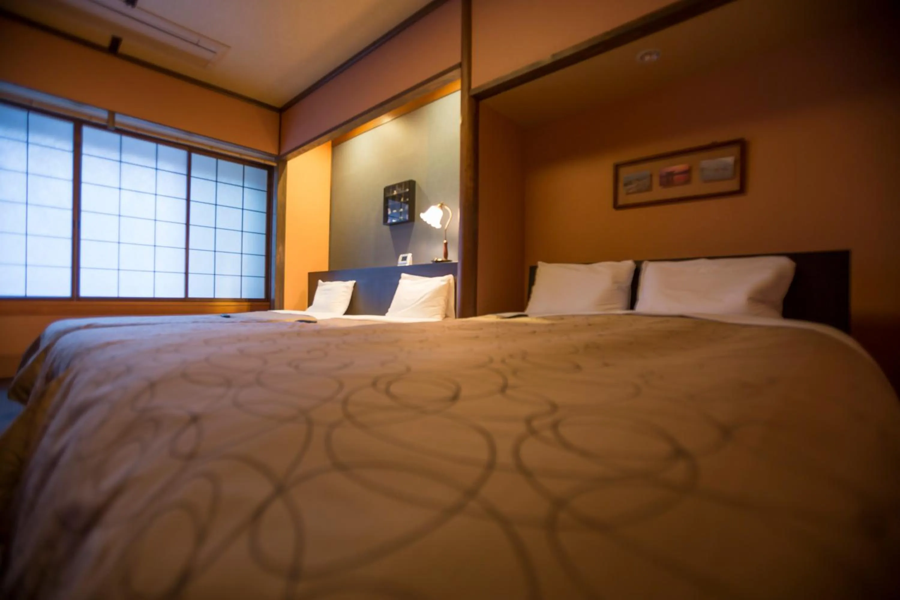 Photo of the whole room, Bed in Kinsuikan