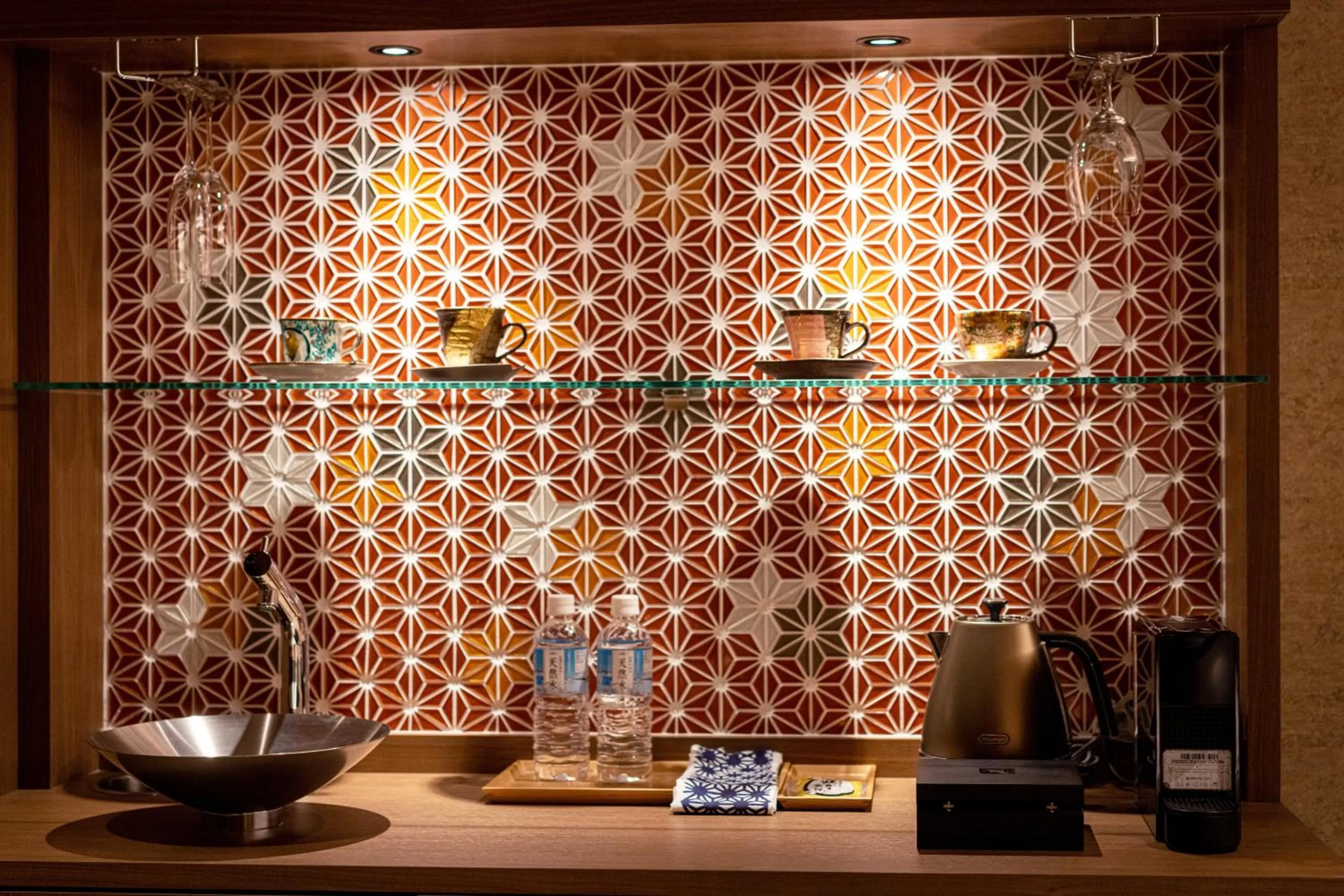 Decorative detail in Kinsuikan