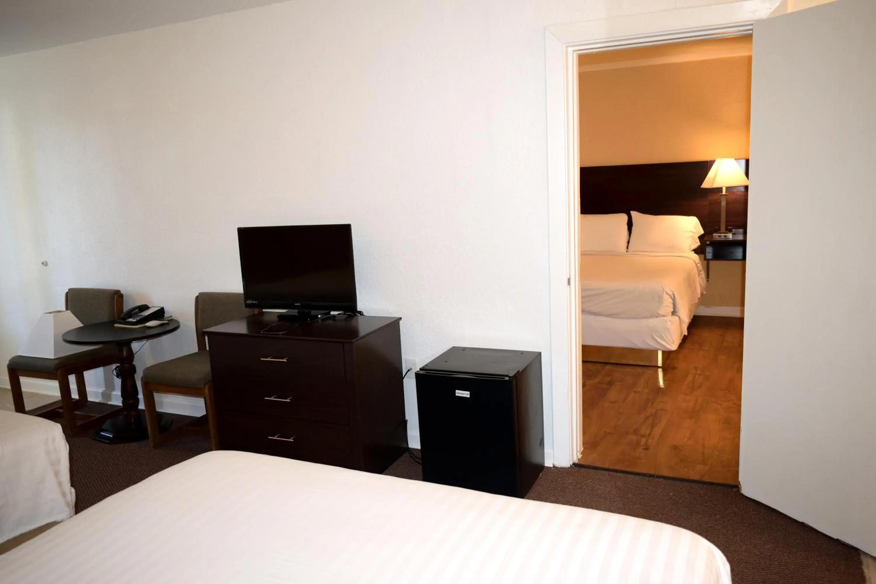 Bed in Red Carpet Inn Battleboro