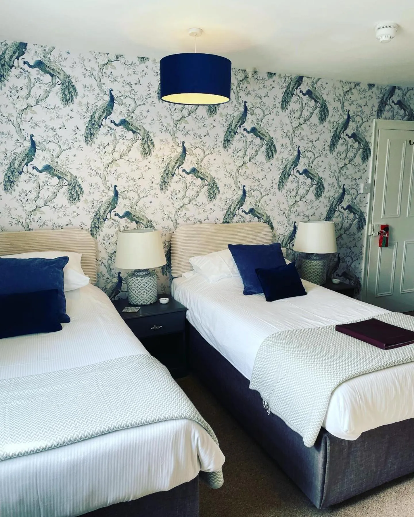 Bedroom, Bed in The Spinney