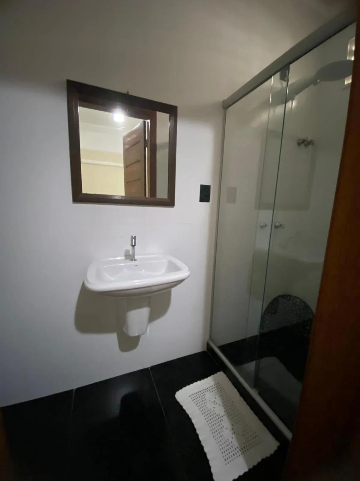 Toilet in Hotel Pousada Acácia da Barra