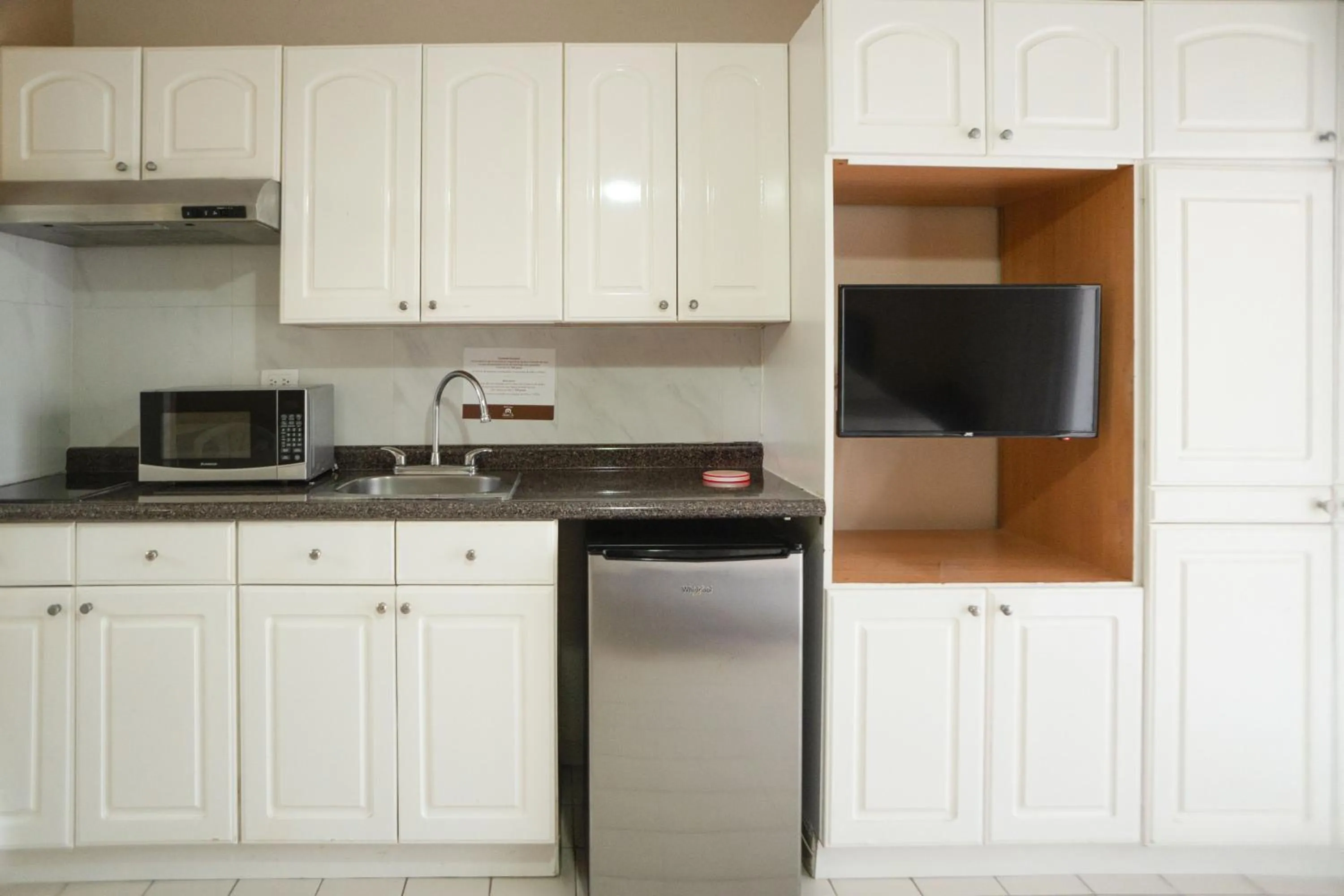 Communal kitchen in Hotel Santa Fe Los Cabos by Villa Group