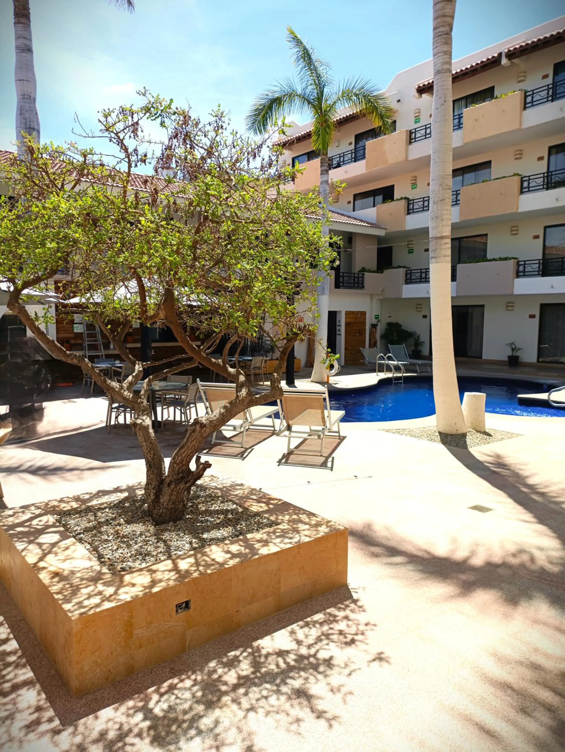 Swimming pool in Hotel Santa Fe Los Cabos by Villa Group