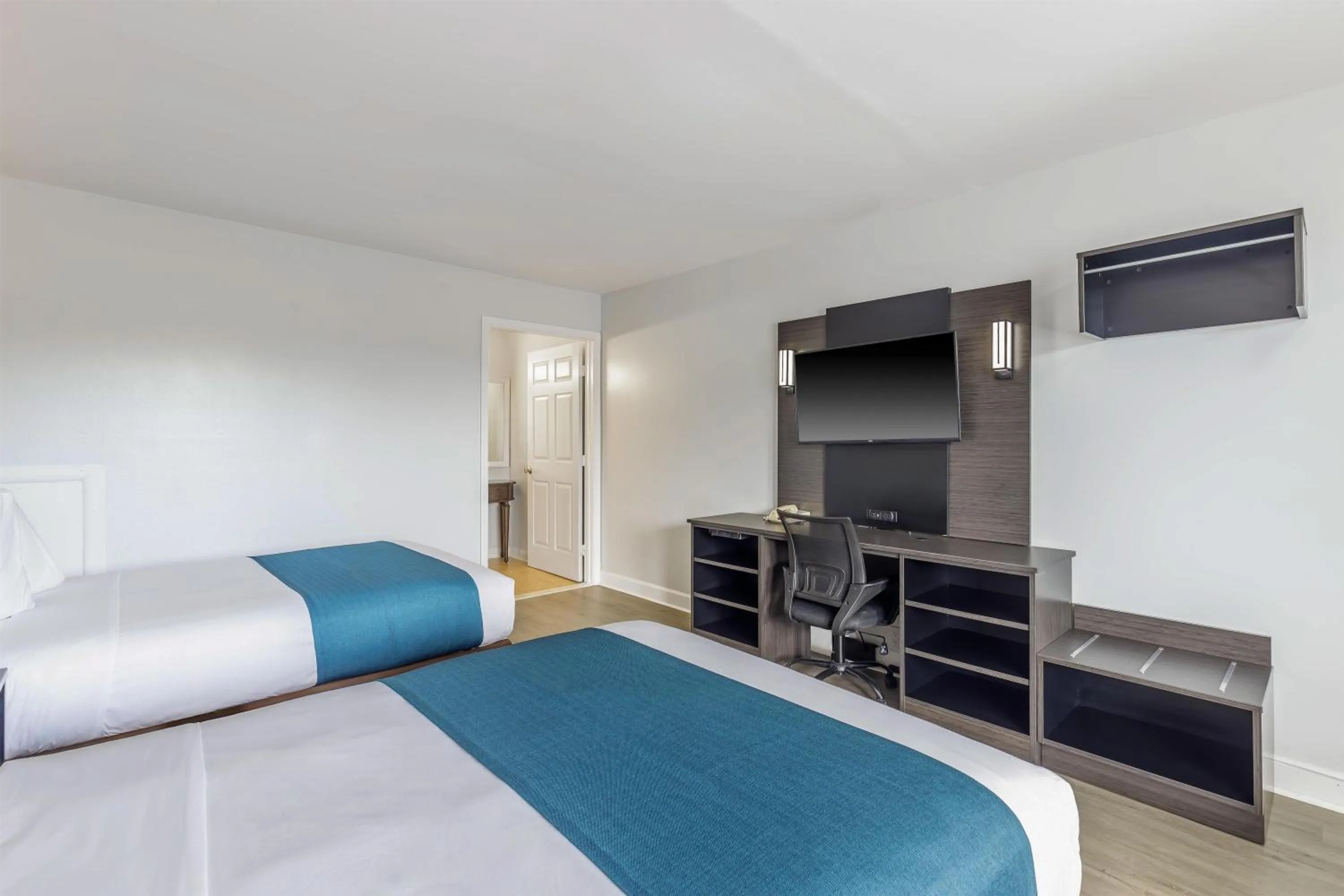 Bedroom, Bed in Motel 6 Culpeper, VA