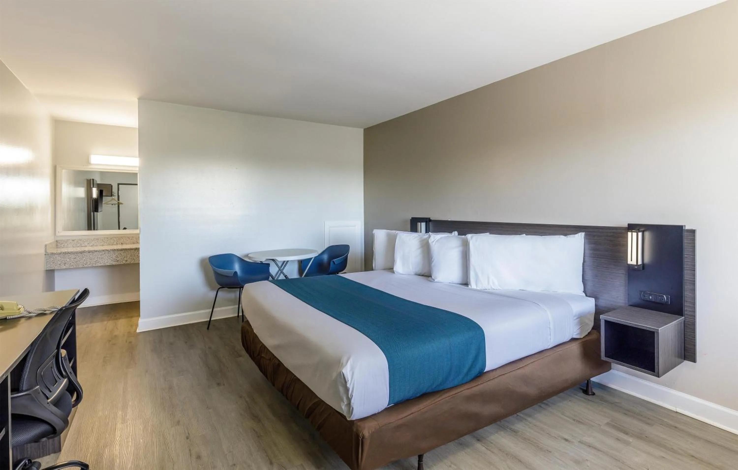 Bedroom, Bed in Motel 6 Culpeper, VA