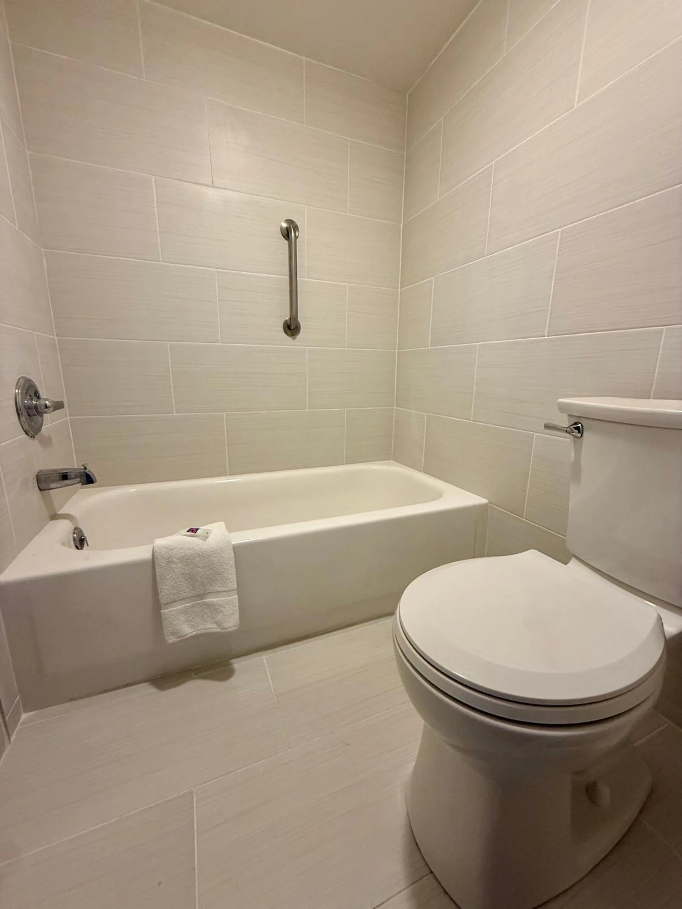 Bathroom in Motel 6 Culpeper, VA