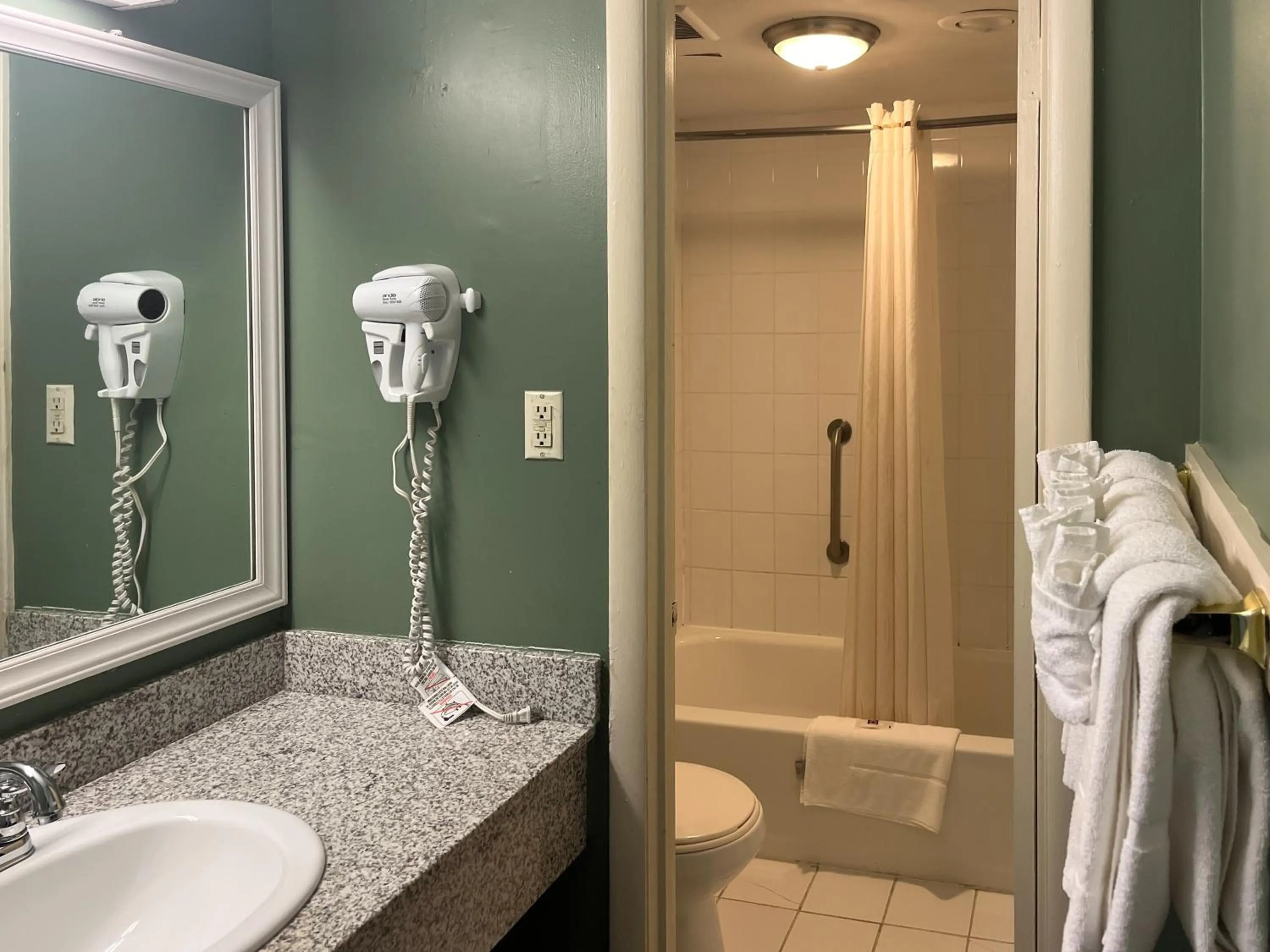 Bathroom in Motel 6 Culpeper, VA