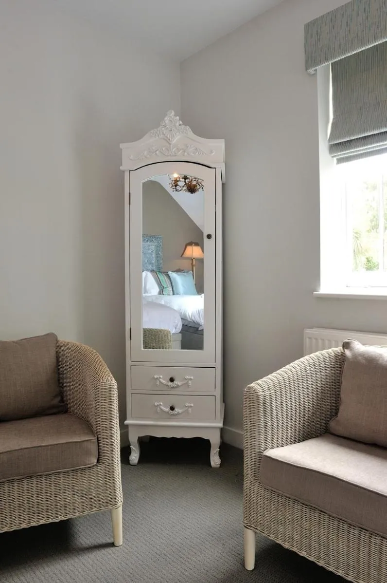 Decorative detail in The Dog At Wingham