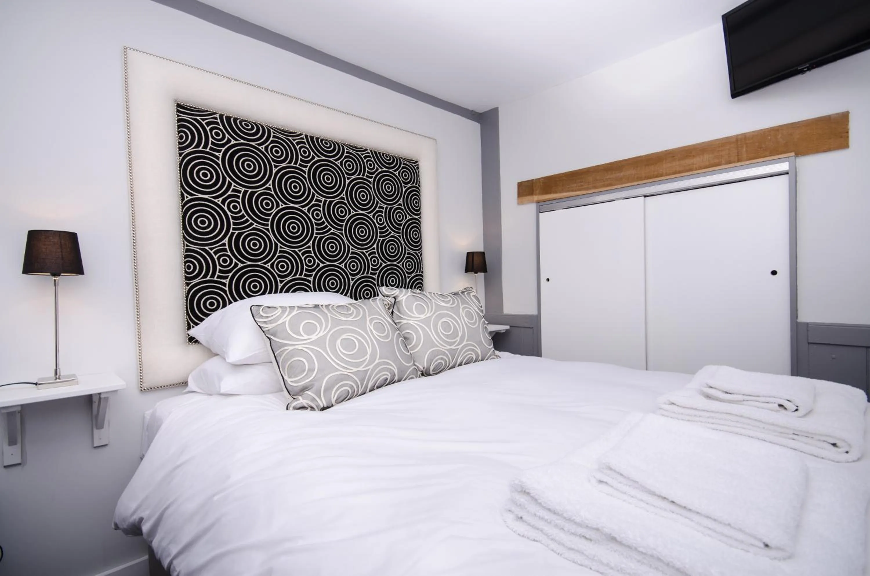 Decorative detail, Bed in The Dog At Wingham