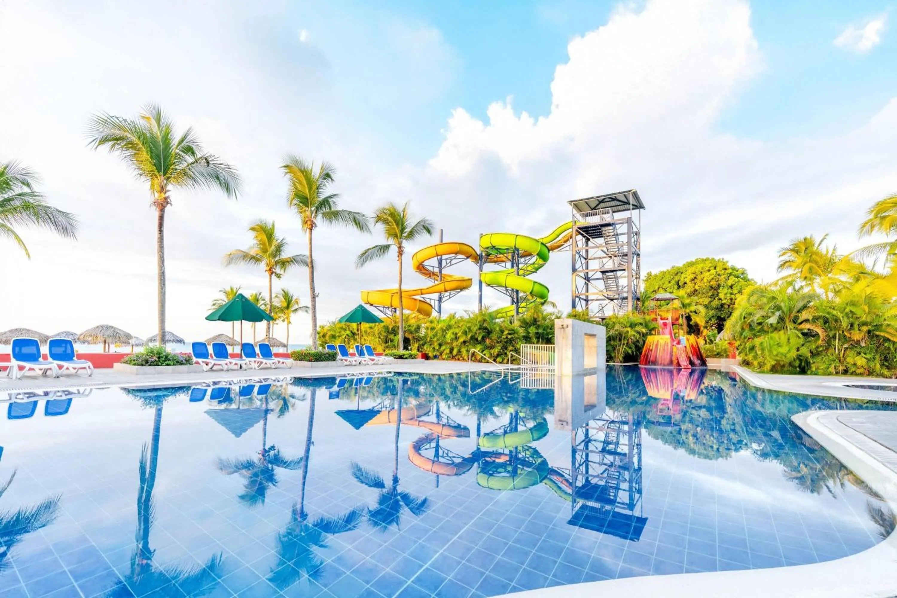 Swimming pool in Grand Decameron Panama, A Trademark All Inclusive Resort