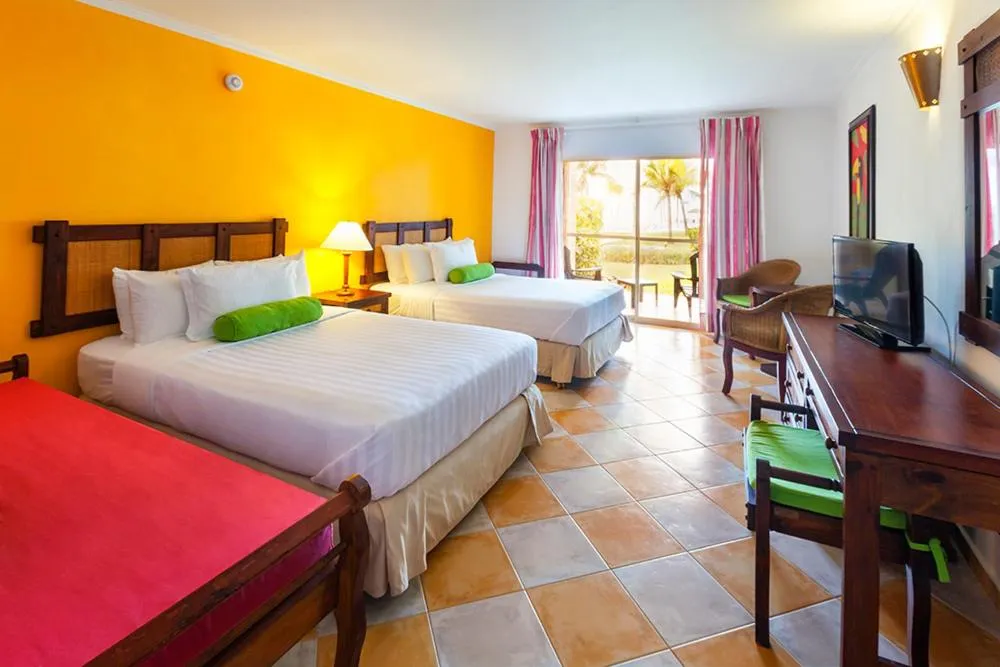 Twin Room with Garden View in Grand Decameron Panama, A Trademark All Inclusive Resort