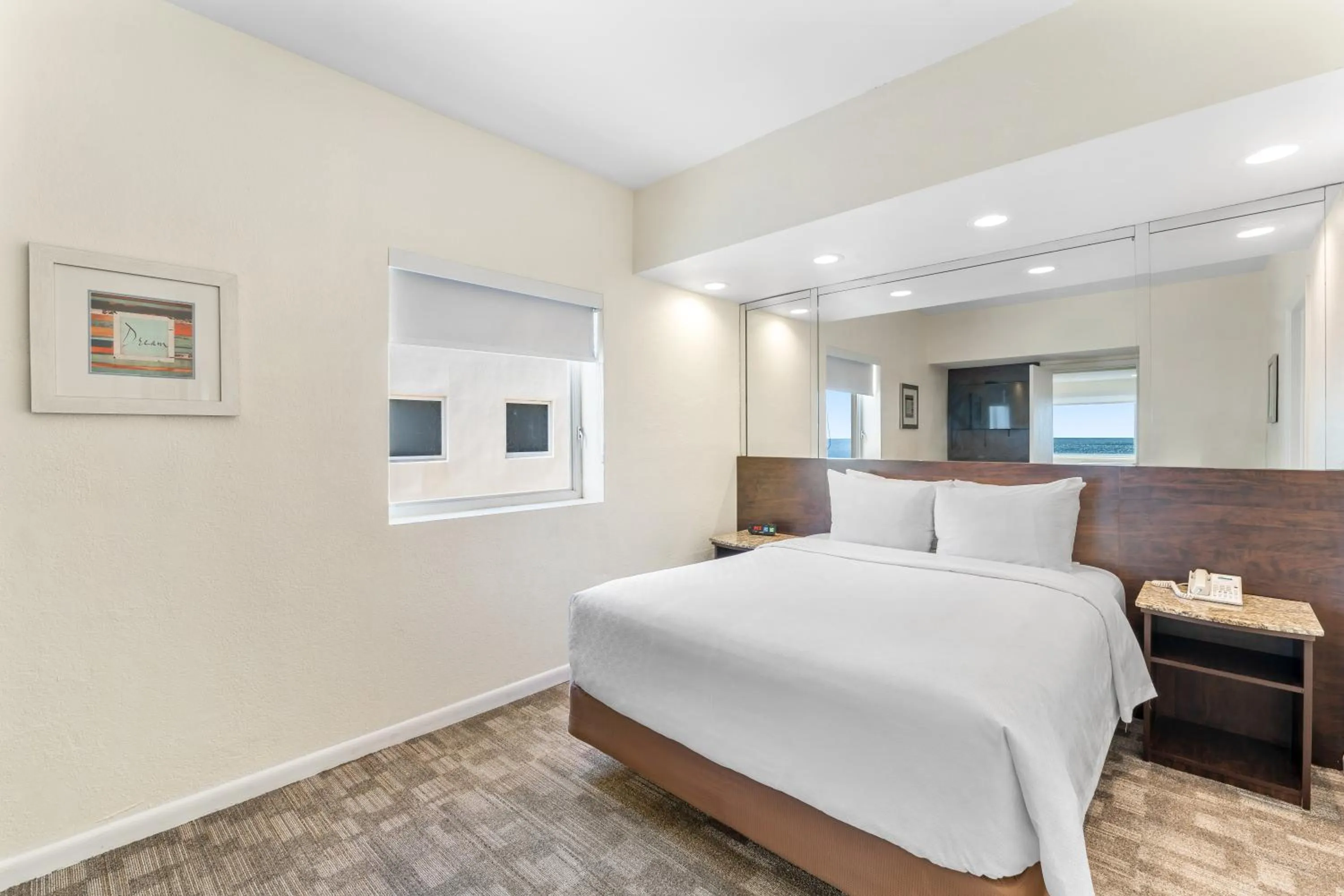 Bedroom, Bed in Crystal Beach Suites Miami Oceanfront Hotel