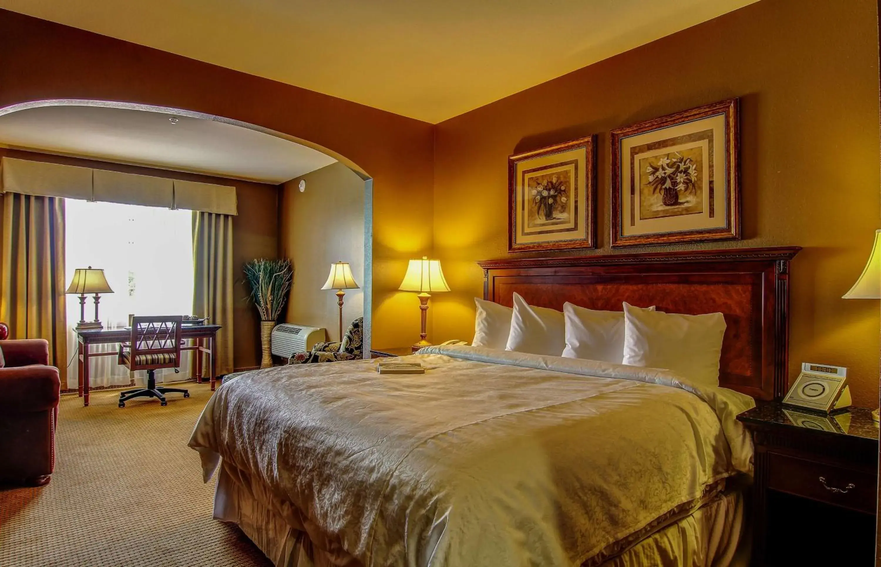 Standard King with Sofa Bed in The Wildwood Hotel Standard King with Sofa Bed in The Wildwood Hotel