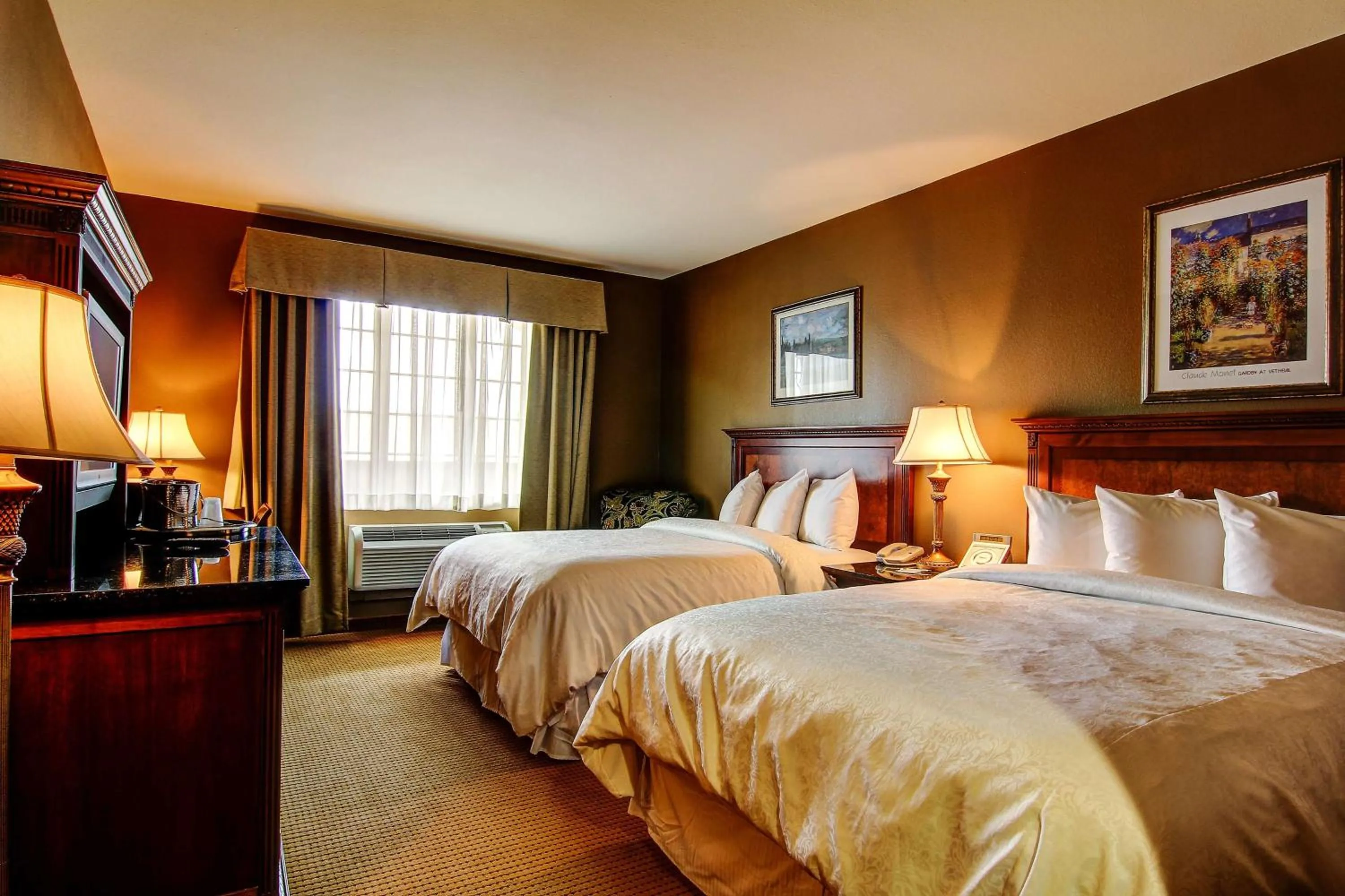 TV and multimedia, Bed in The Wildwood Hotel