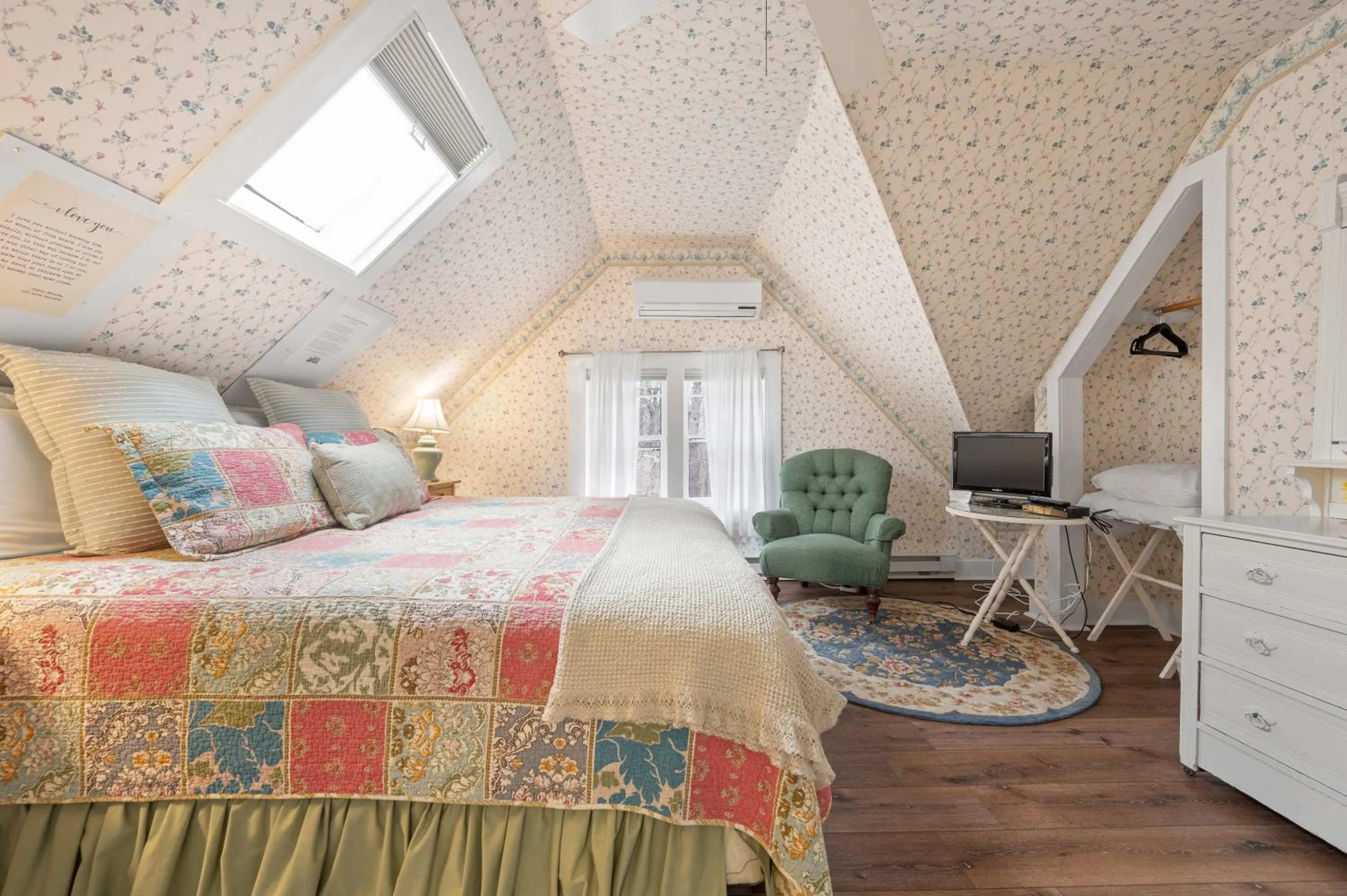 Bed in Brook Farm Inn