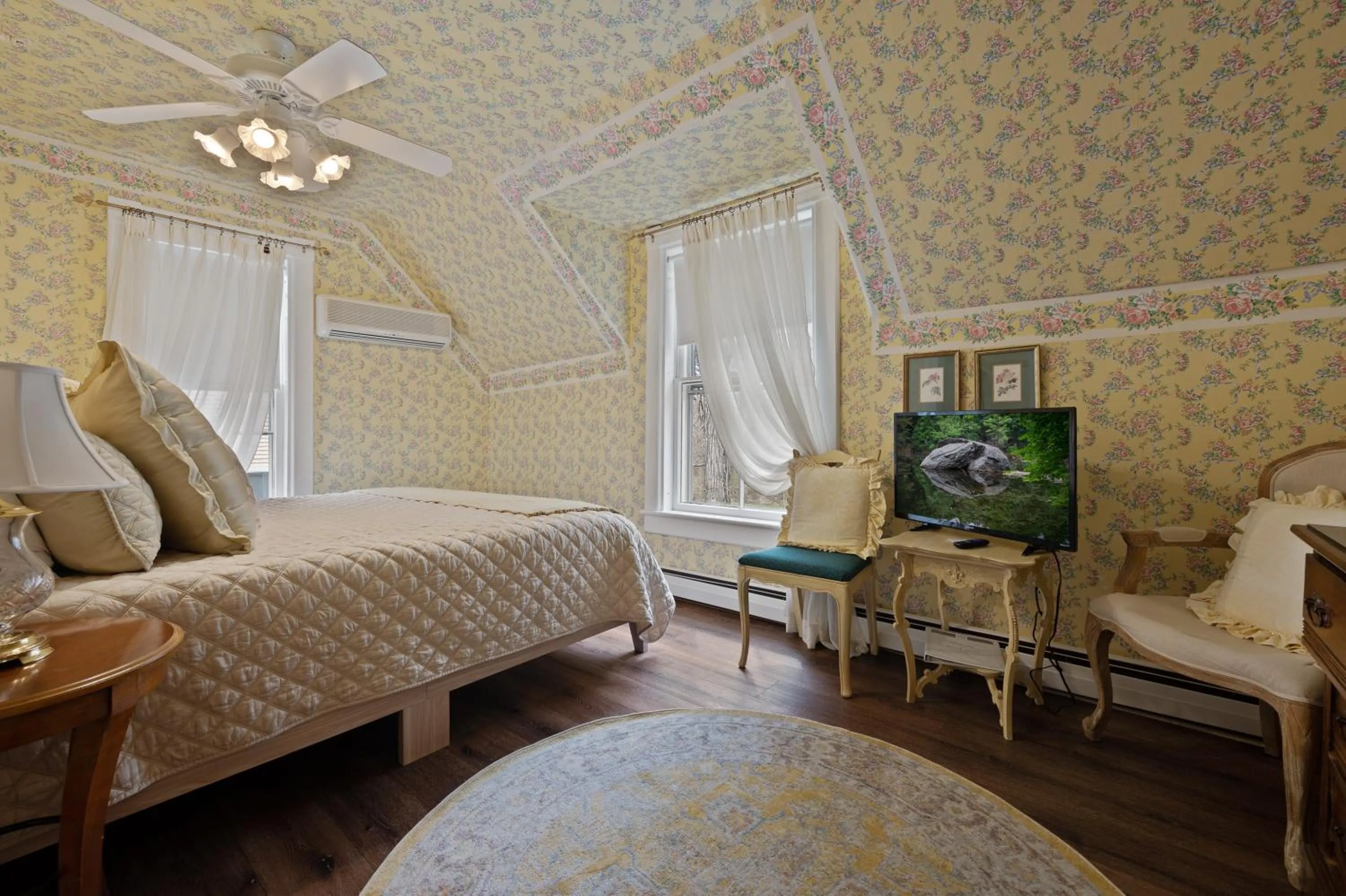 Bed in Brook Farm Inn