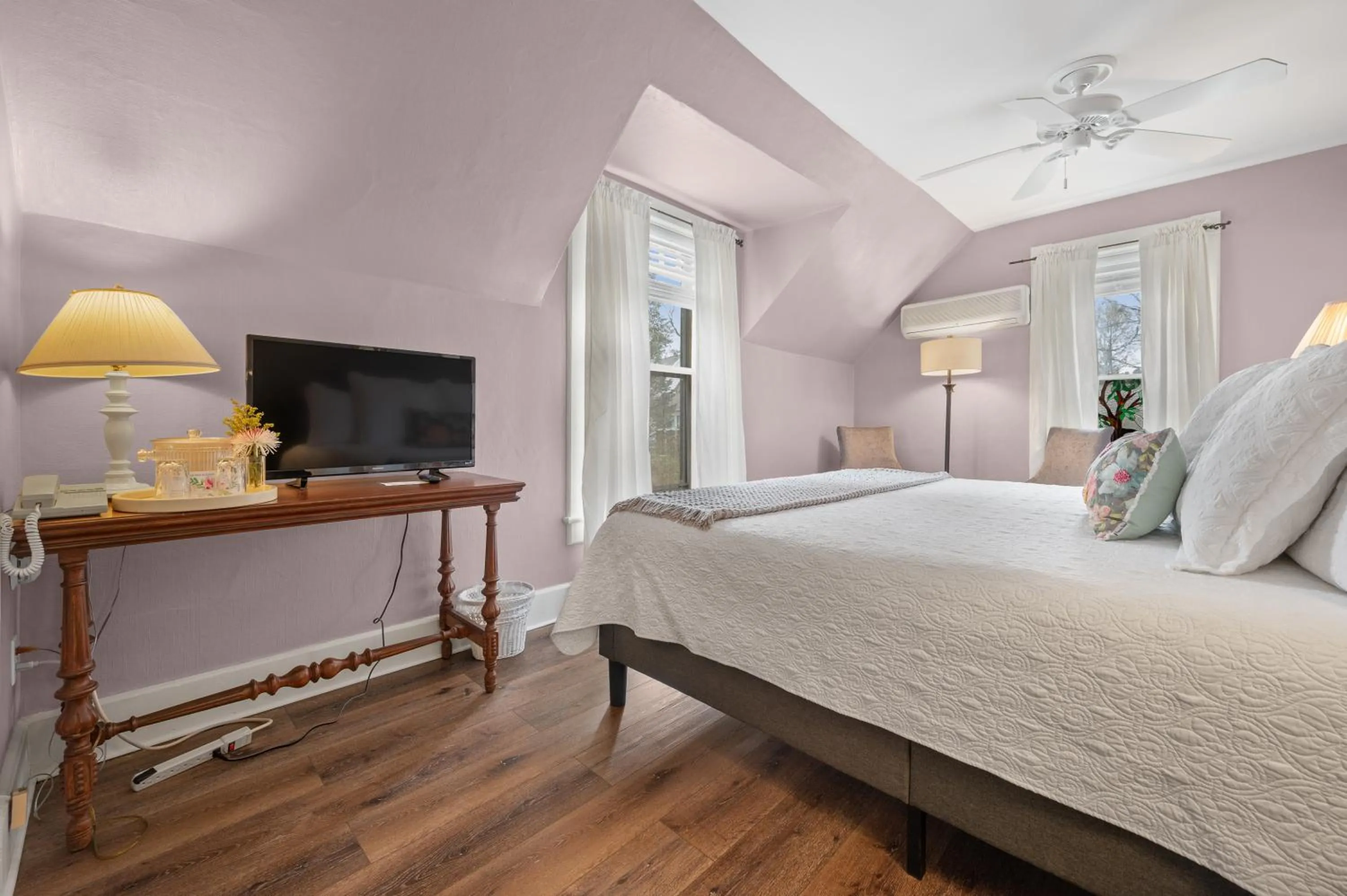 Bed in Brook Farm Inn