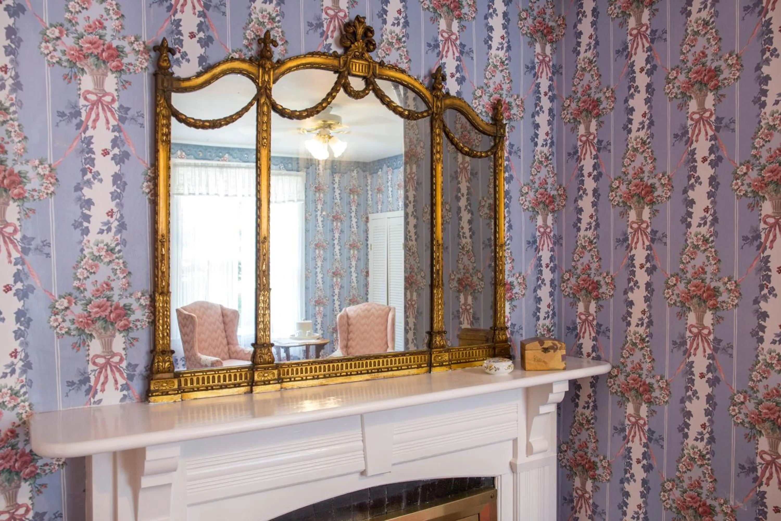 Decorative detail in Brook Farm Inn