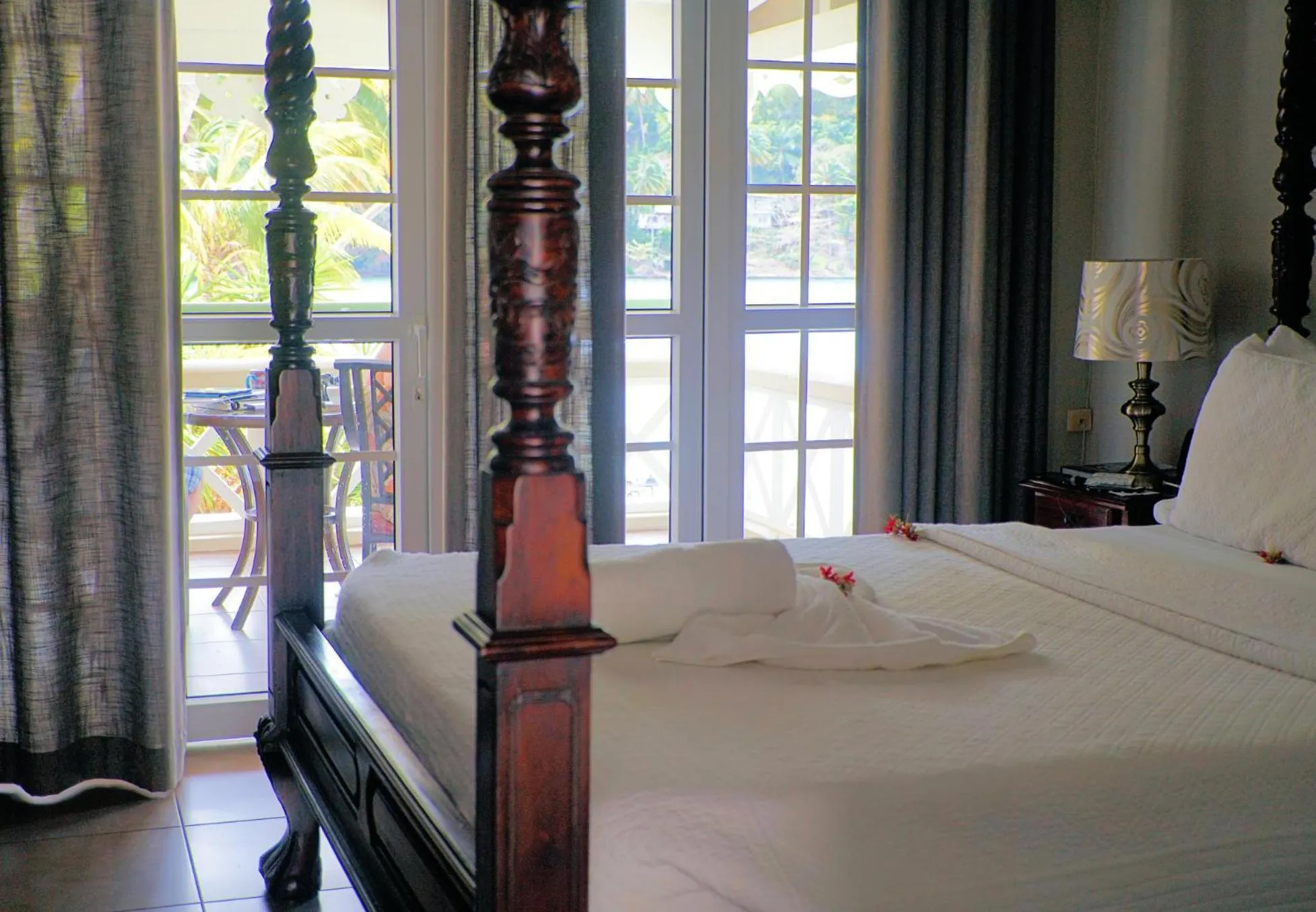 Bedroom, Bed in Marigot Beach Club & Dive Resort