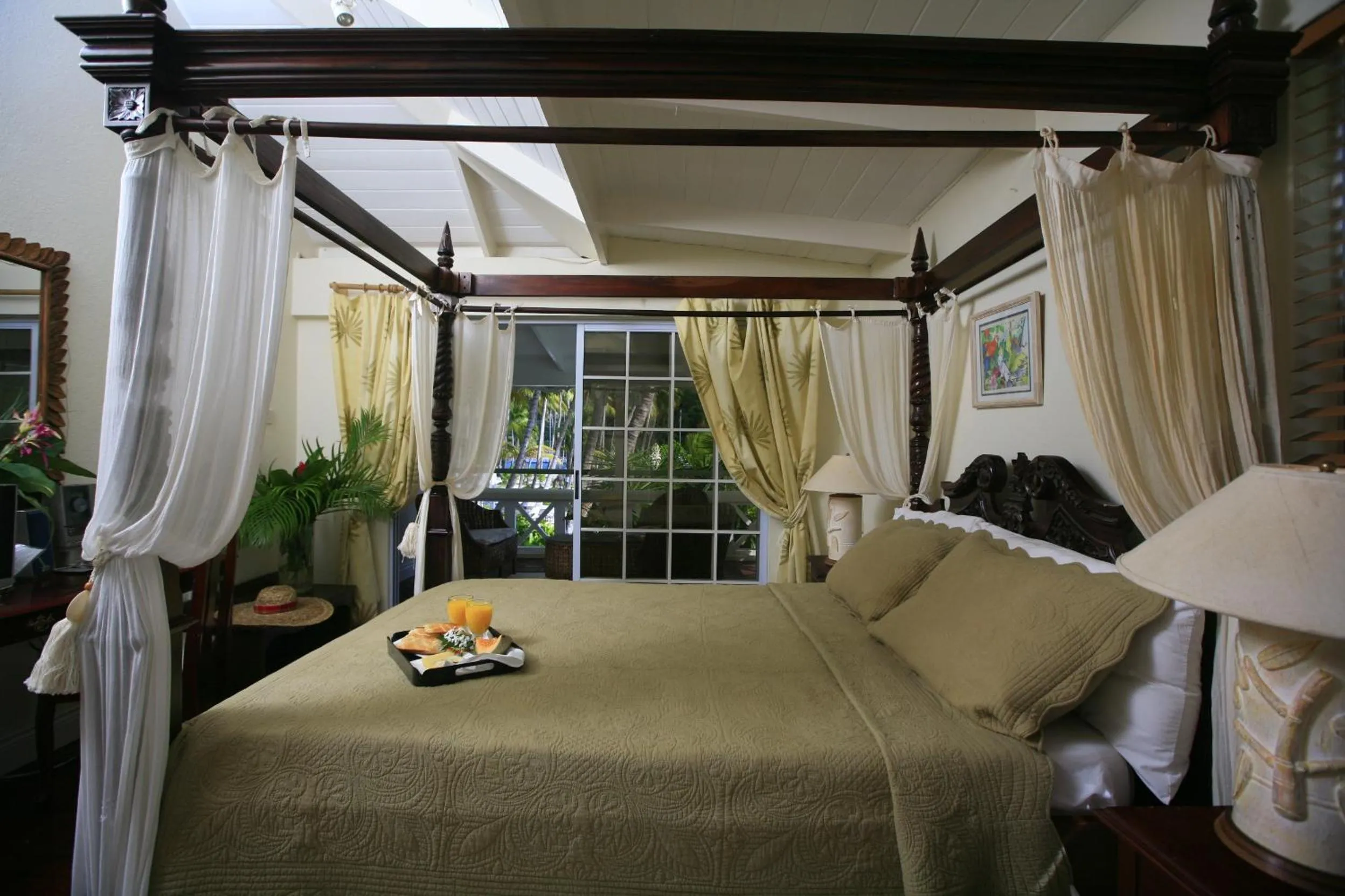 Bedroom, Bed in Marigot Beach Club & Dive Resort