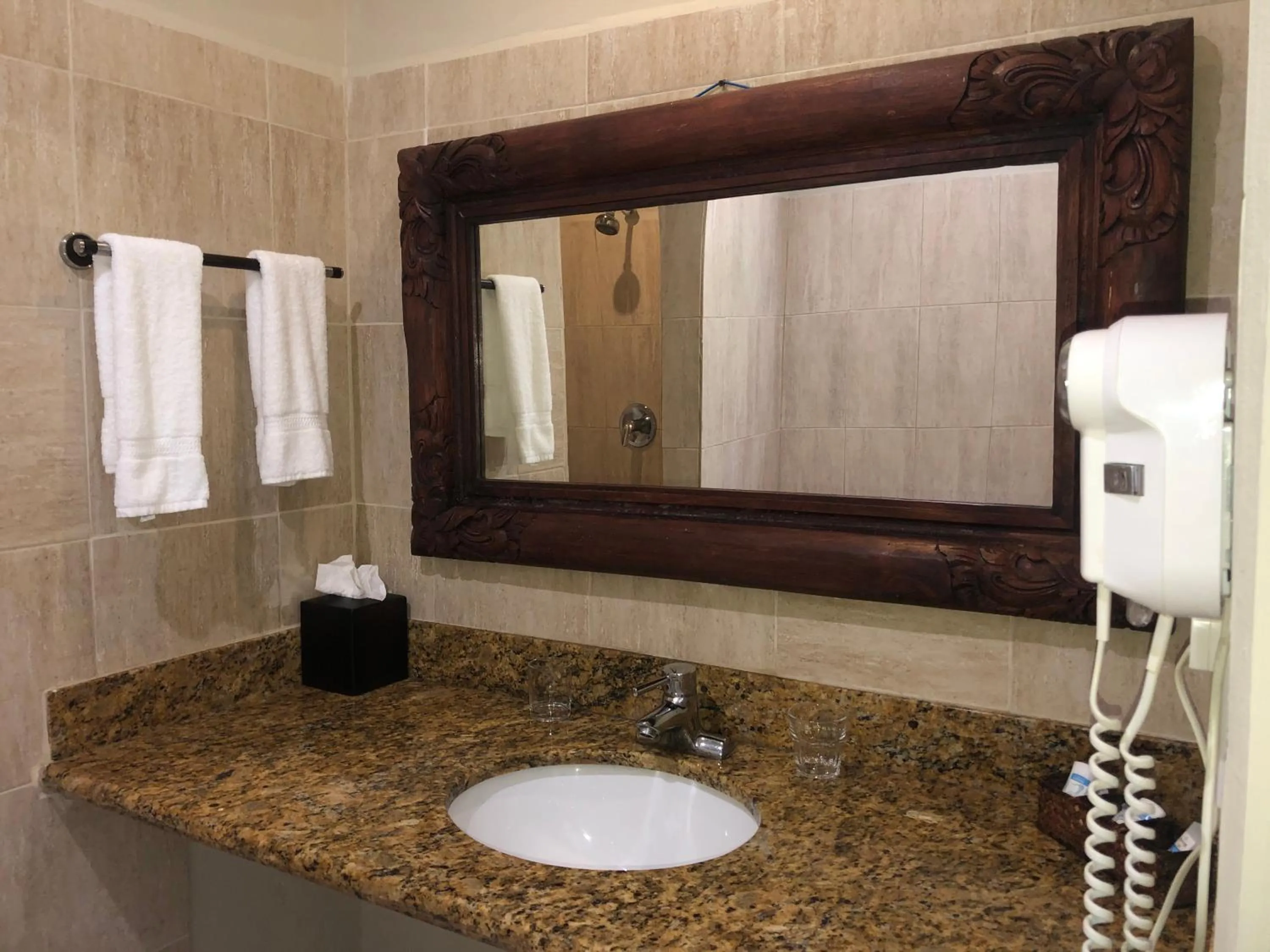 Bathroom in Marigot Beach Club & Dive Resort