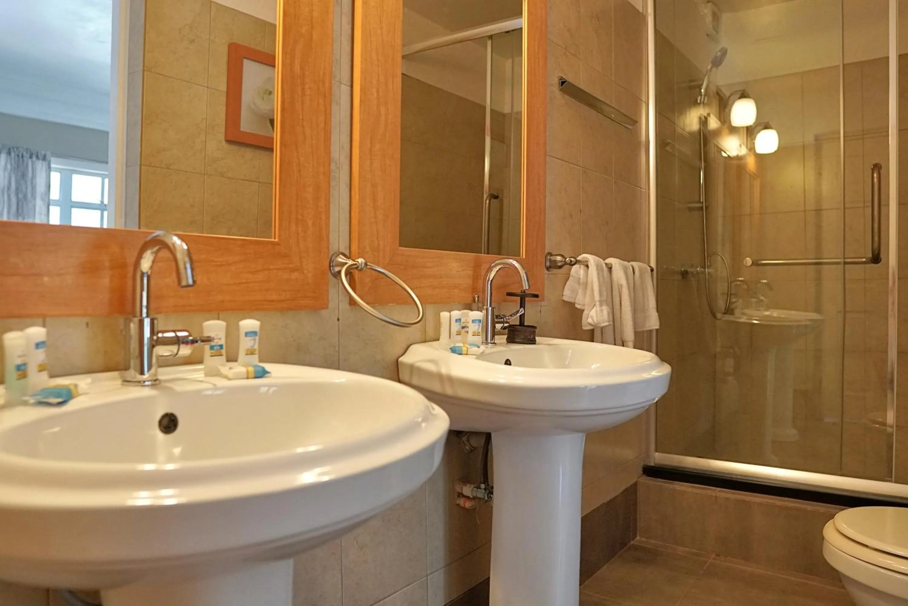 Bathroom in Marigot Beach Club & Dive Resort