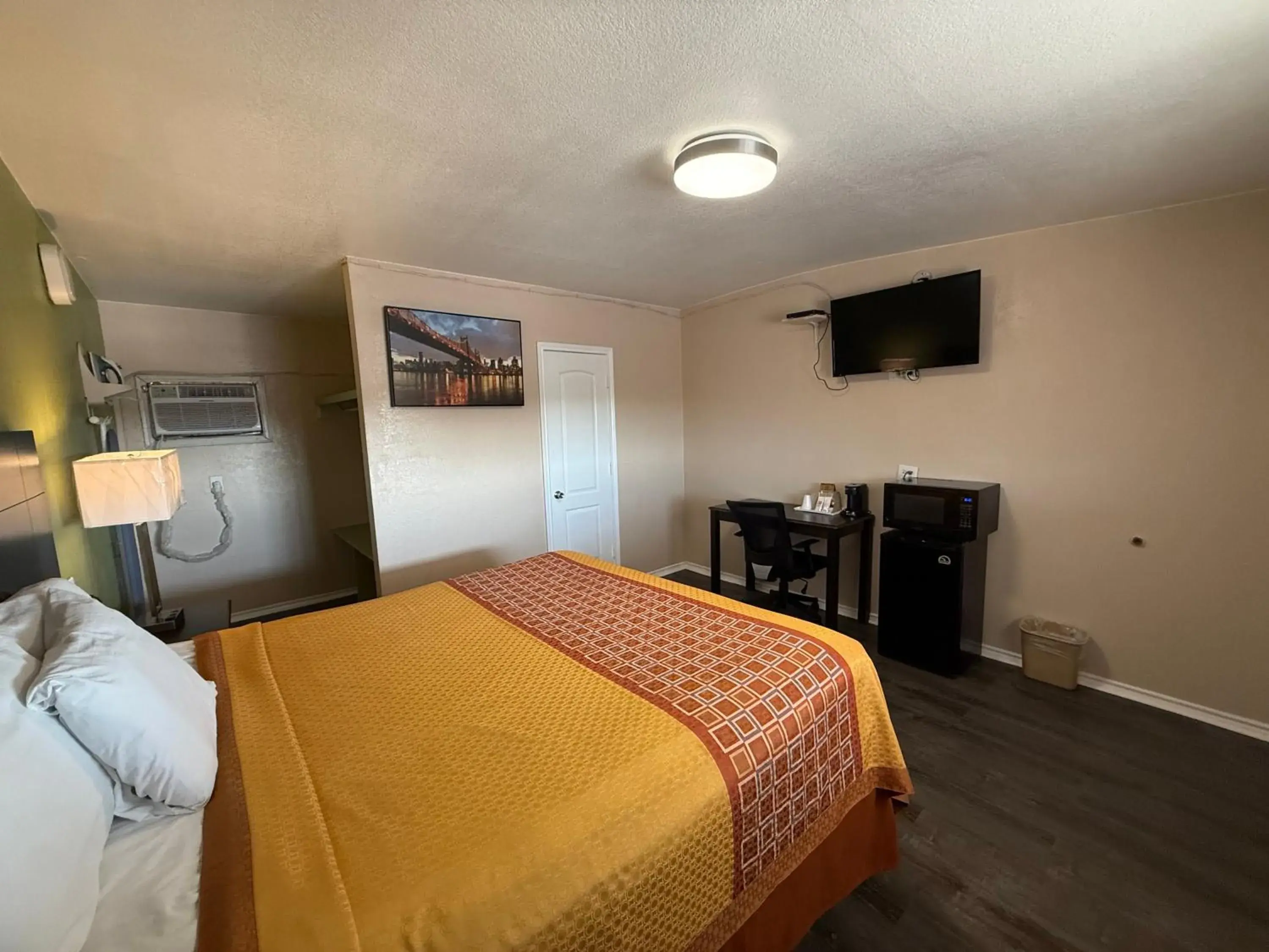 King Room - Non-Smoking in Executive Inn & Kitchenette Suites-Eagle Pass King Room - Non-Smoking in Executive Inn & Kitchenette Suites-Eagle Pass