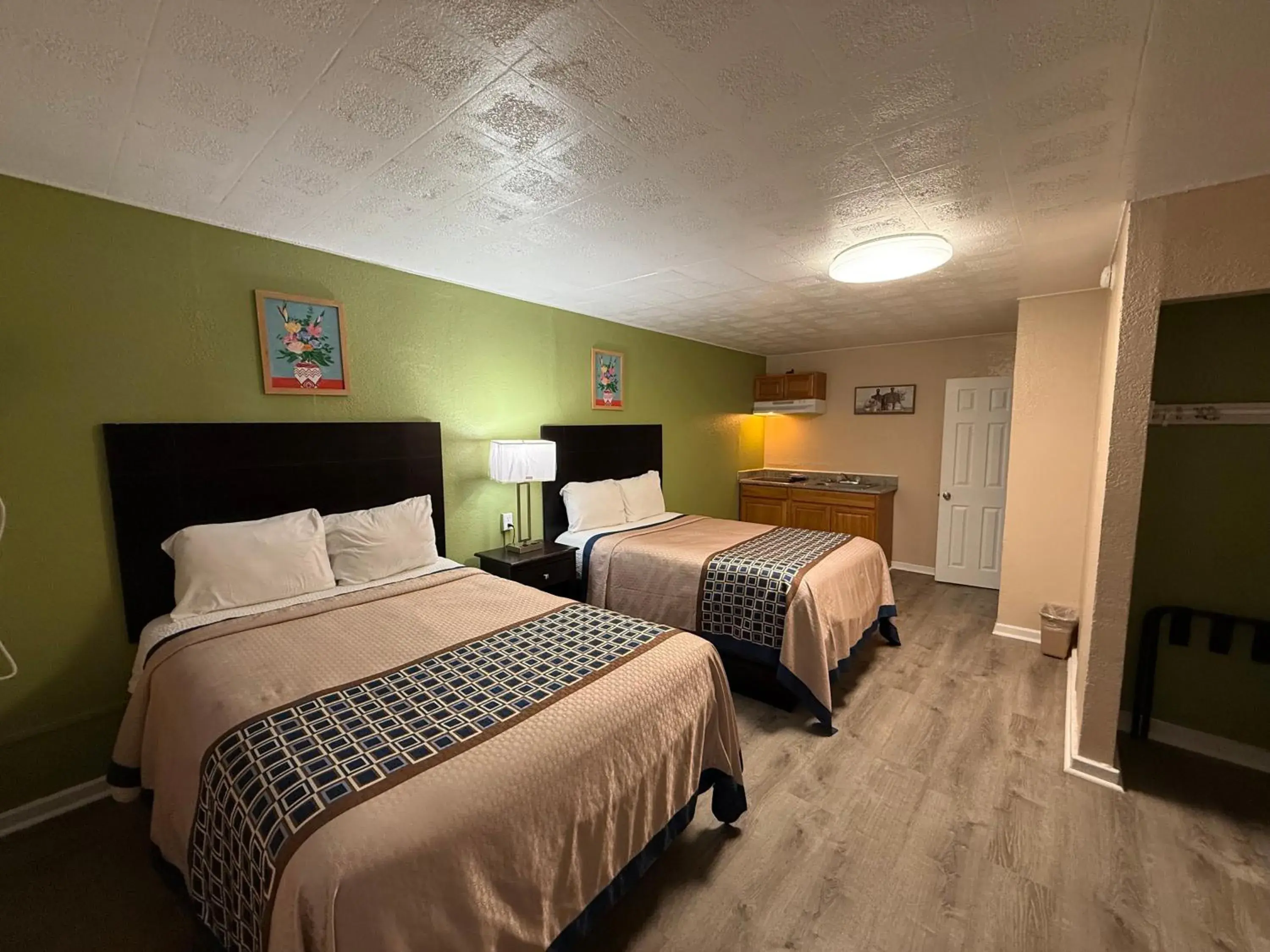 Double Room with Two Double Beds - Non-Smoking in Executive Inn & Kitchenette Suites-Eagle Pass Double Room with Two Double Beds - Non-Smoking in Executive Inn & Kitchenette Suites-Eagle Pass