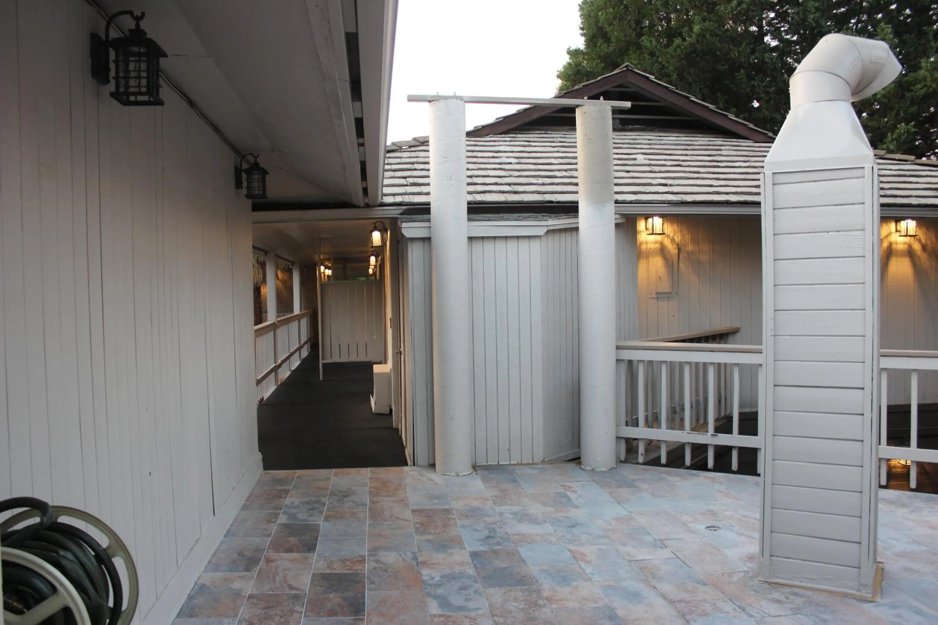 Property building in Cedarwood Inn of Ashland