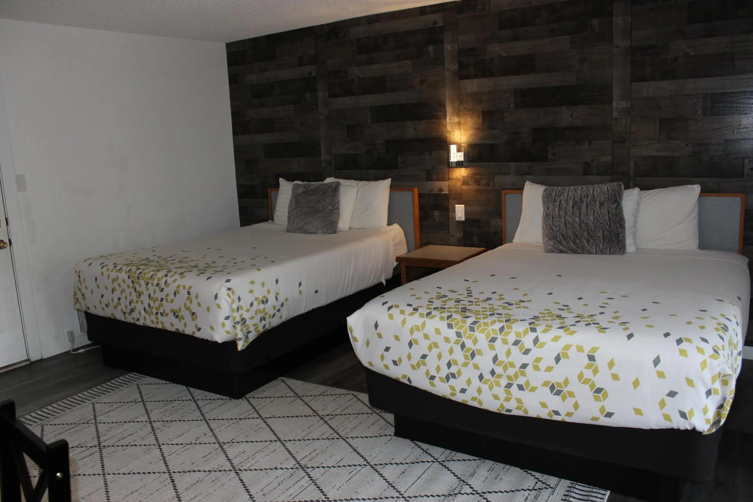 Bed in Cedarwood Inn of Ashland