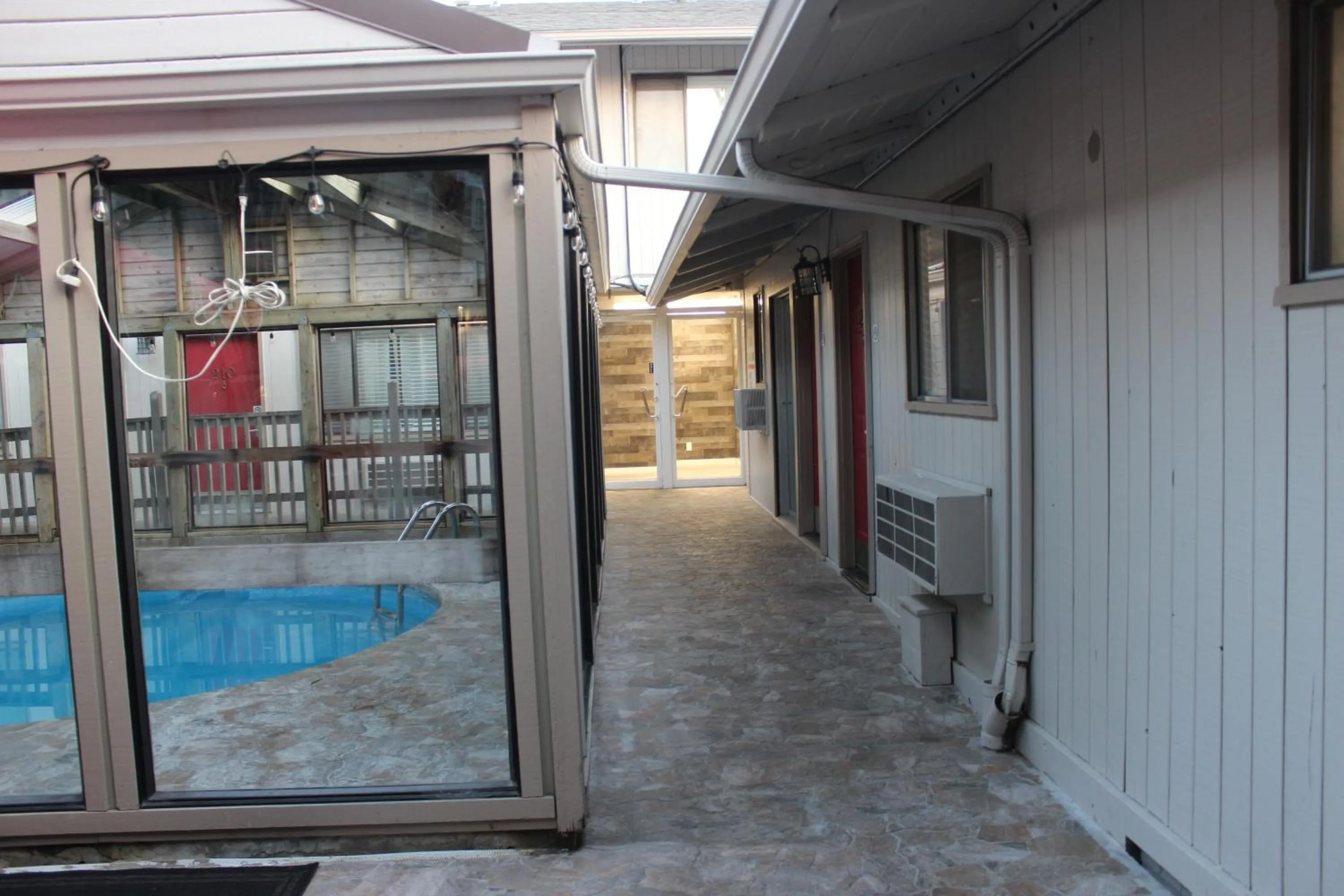 Property building in Cedarwood Inn of Ashland