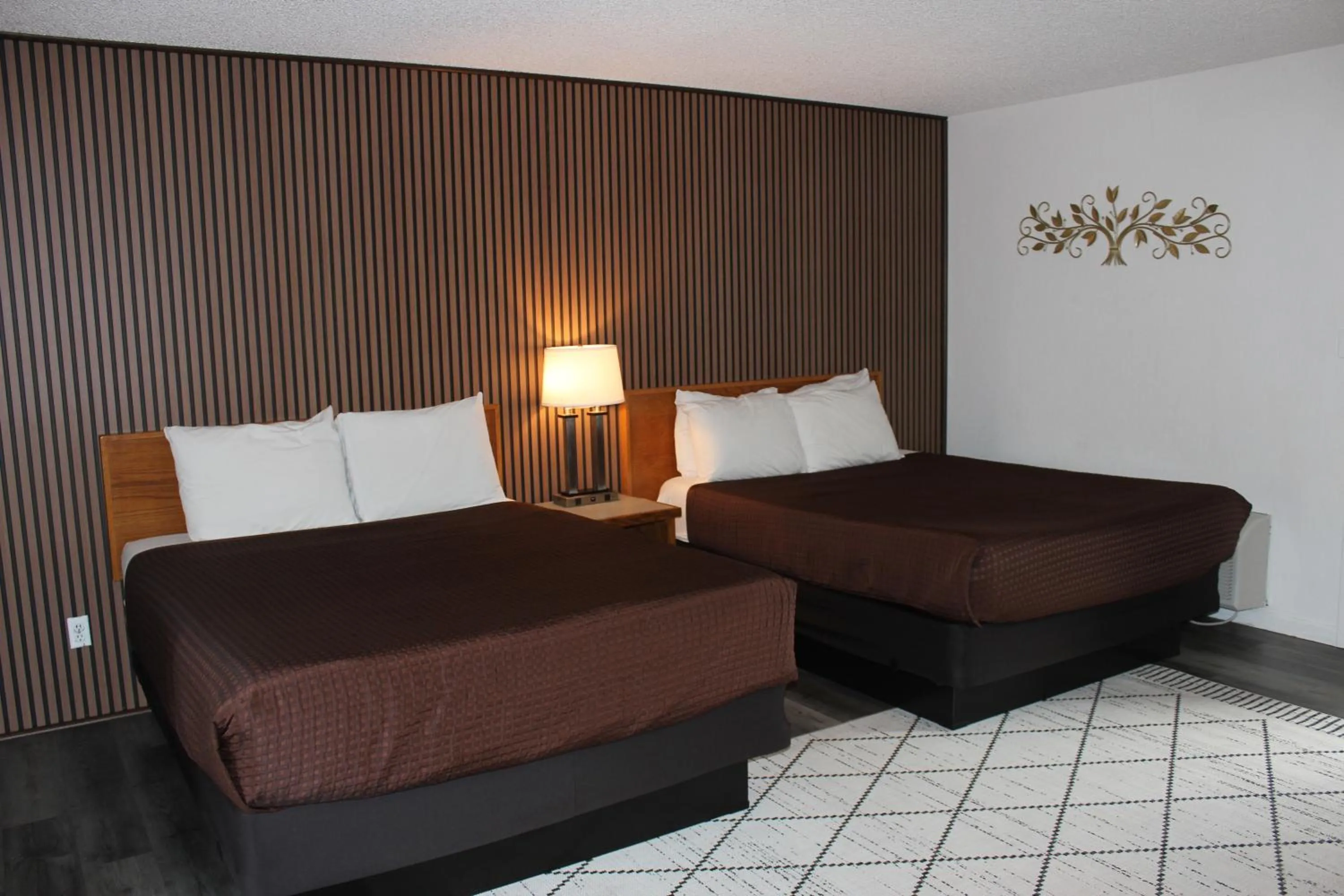 Bedroom, Bed in Cedarwood Inn of Ashland