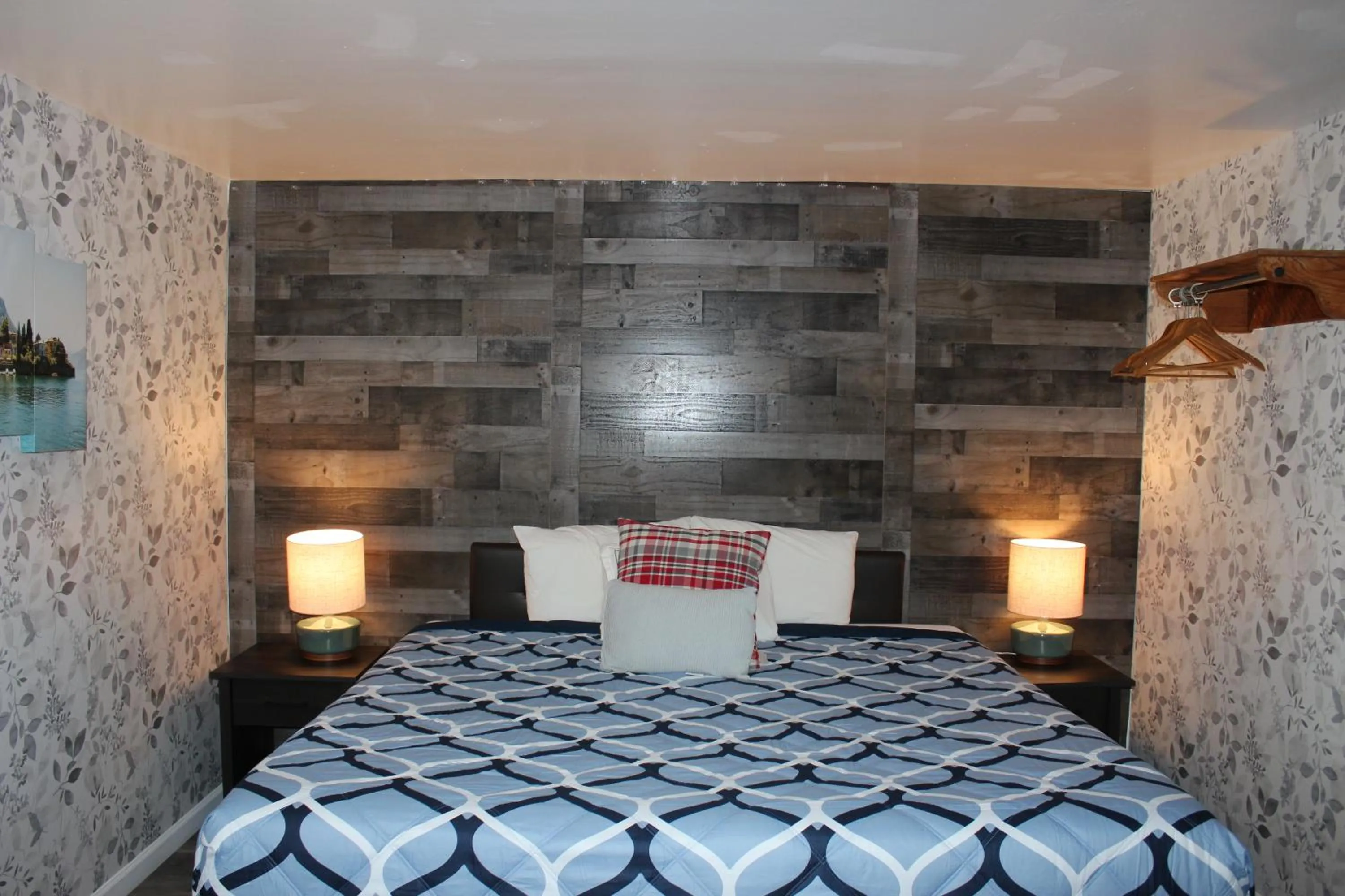 Bed in Cedarwood Inn of Ashland