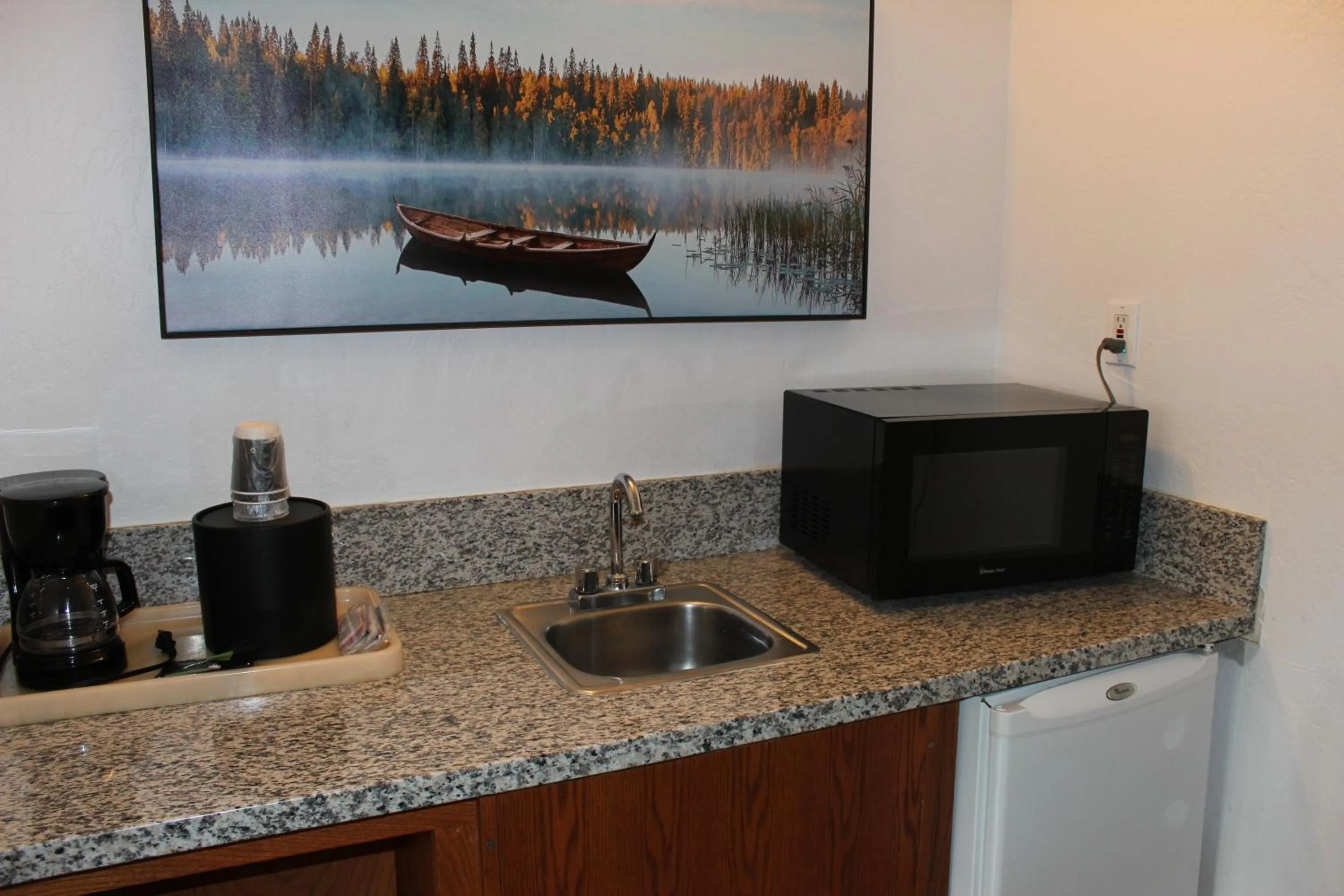 Bedroom in Cedarwood Inn of Ashland