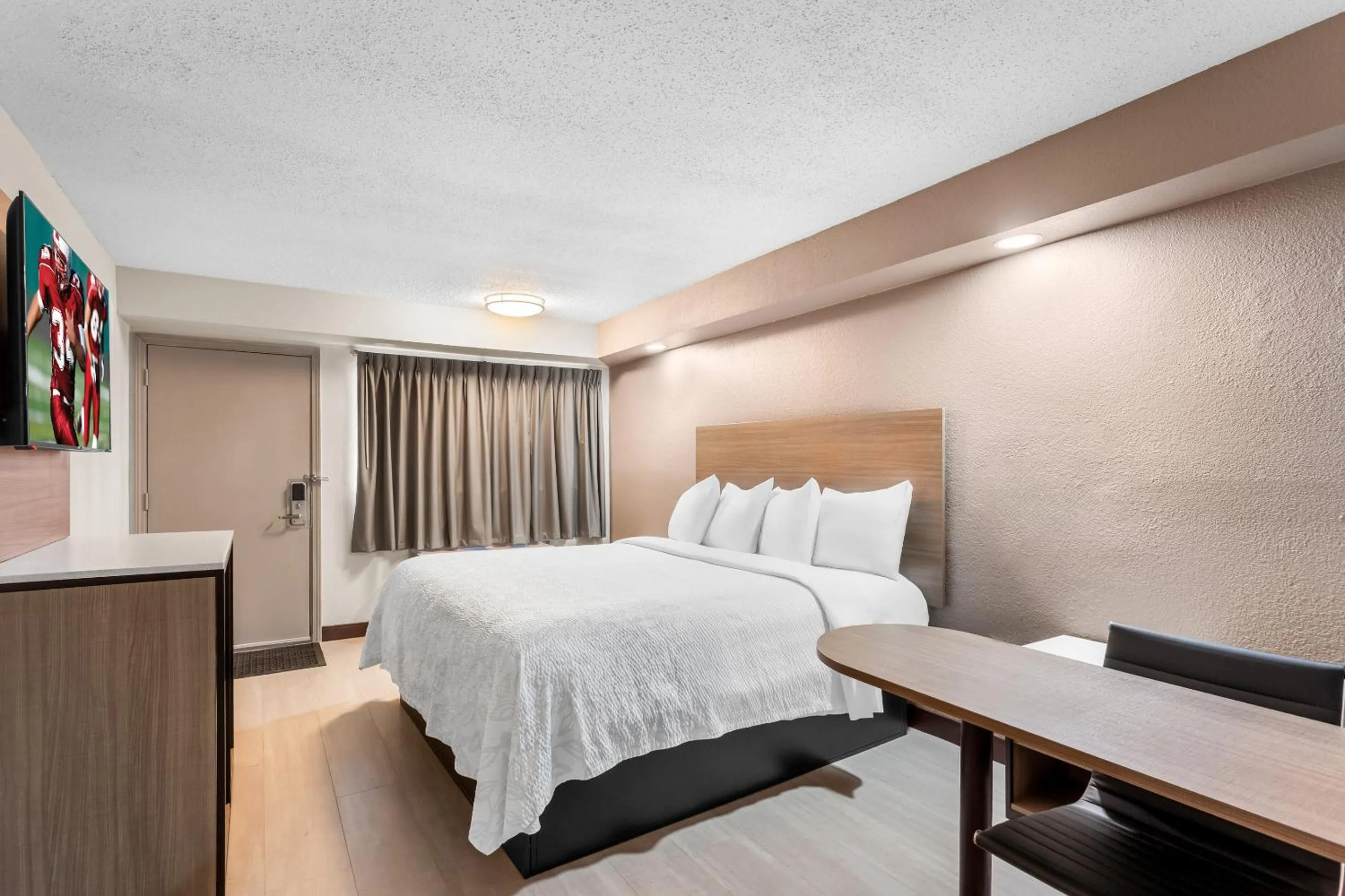 Photo of the whole room, Bed in Red Roof PLUS Chicago - Hoffman Estates