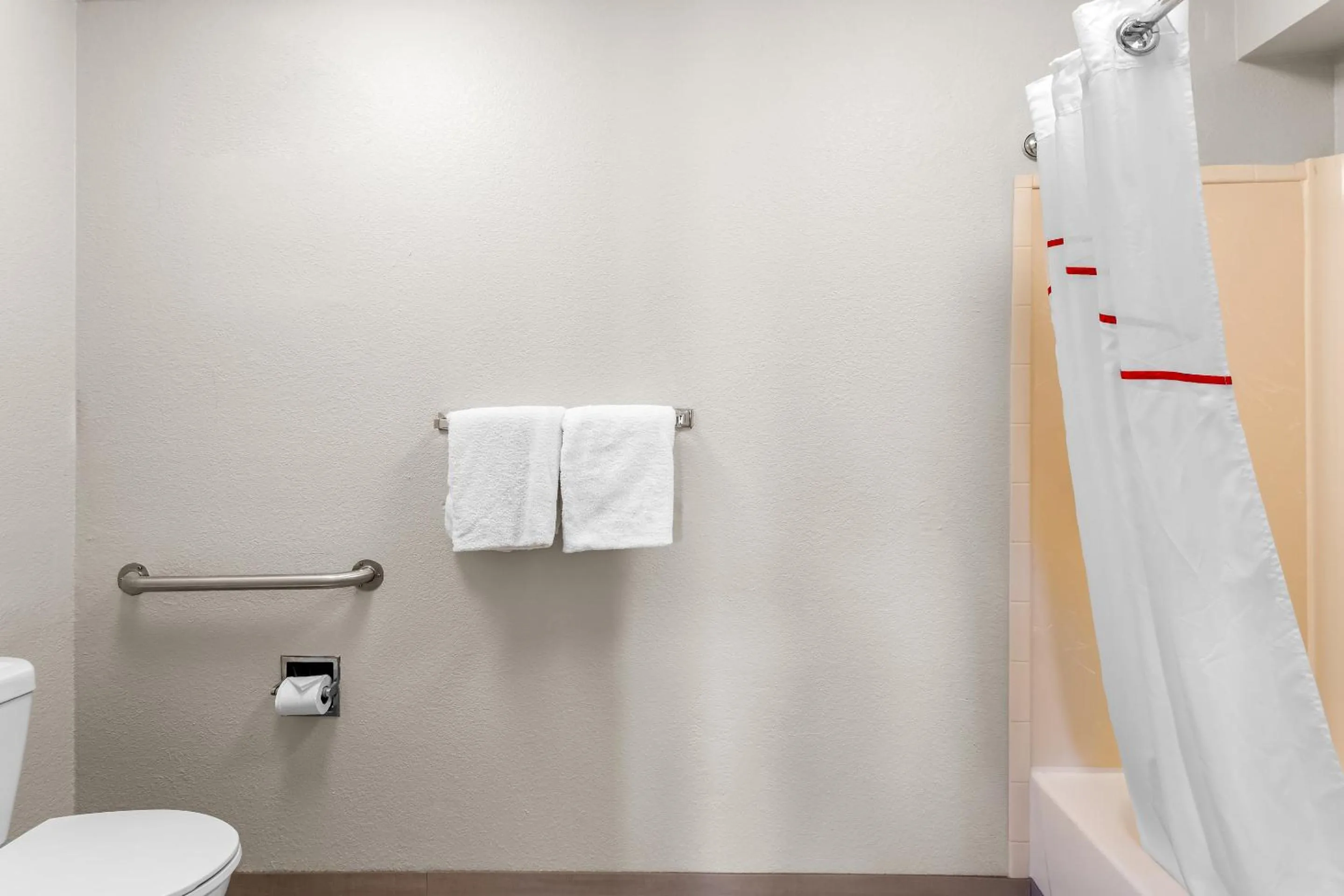 Bathroom in Red Roof PLUS Chicago - Hoffman Estates