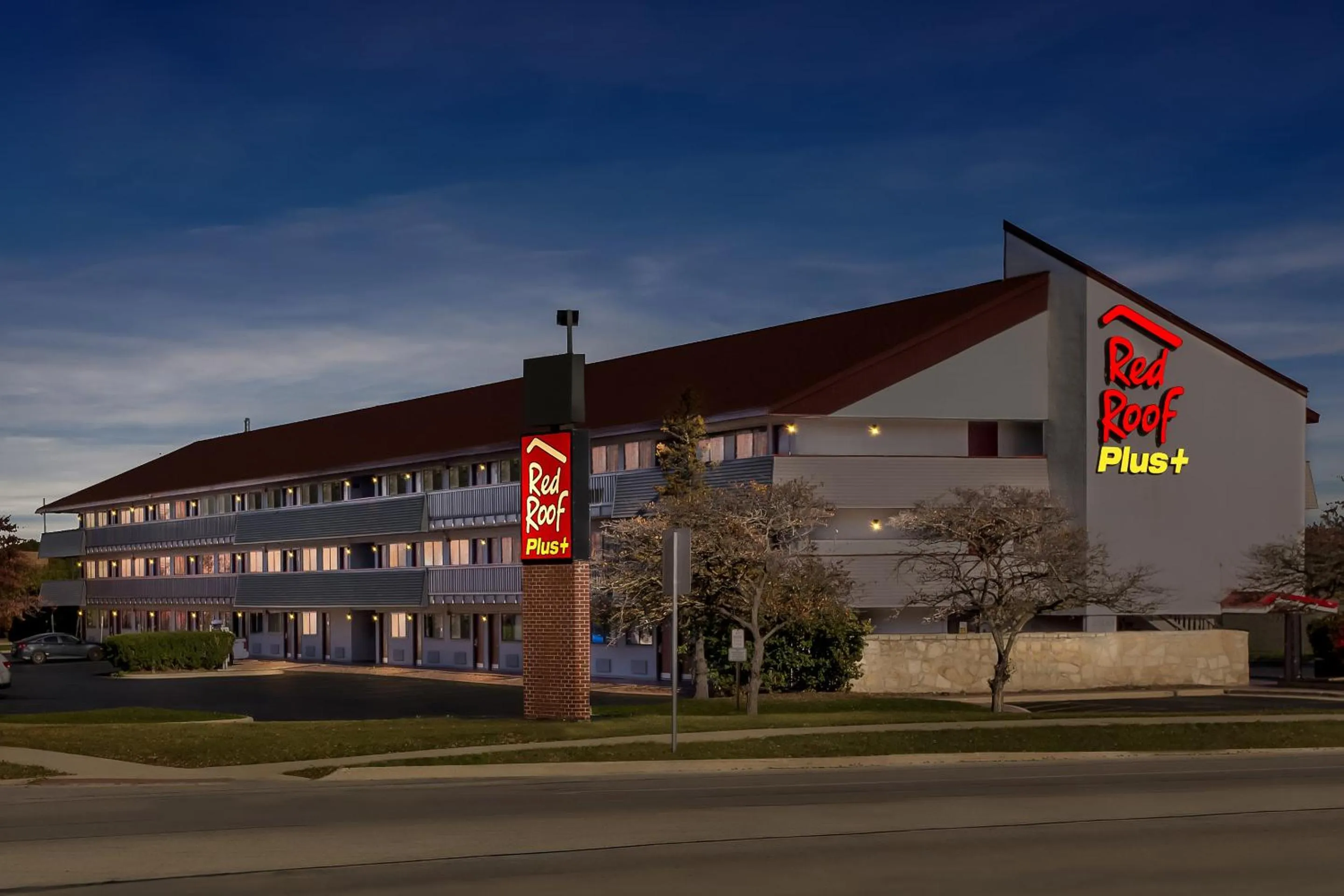 Facade/entrance in Red Roof PLUS Chicago - Hoffman Estates