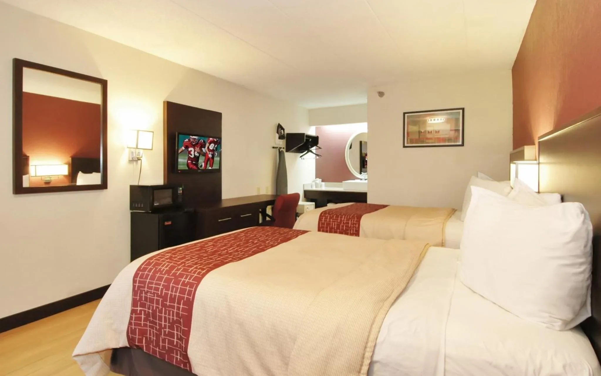 Guests, Bed in Red Roof PLUS Chicago - Hoffman Estates
