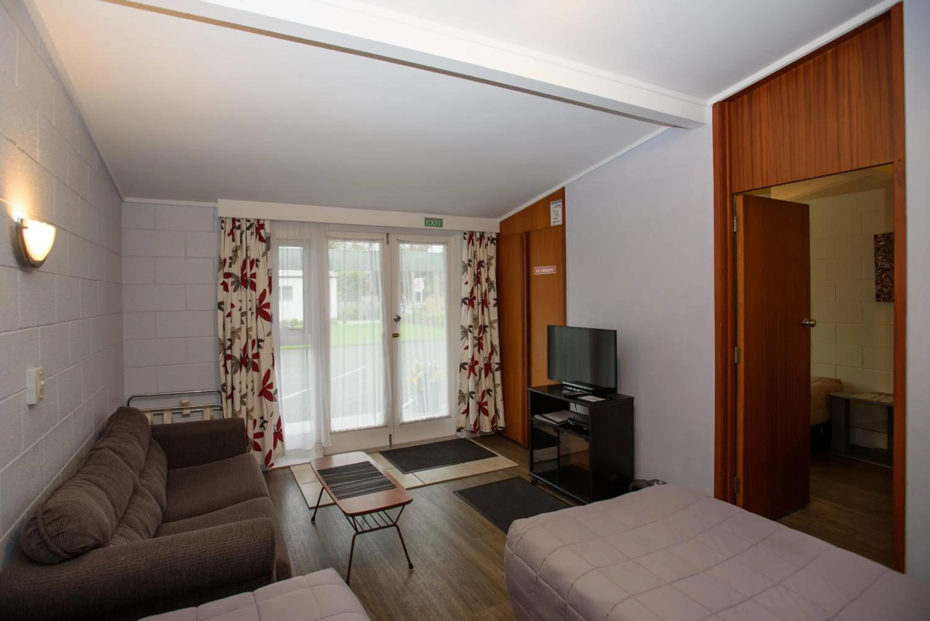 Living room in Kauri Lodge Motel