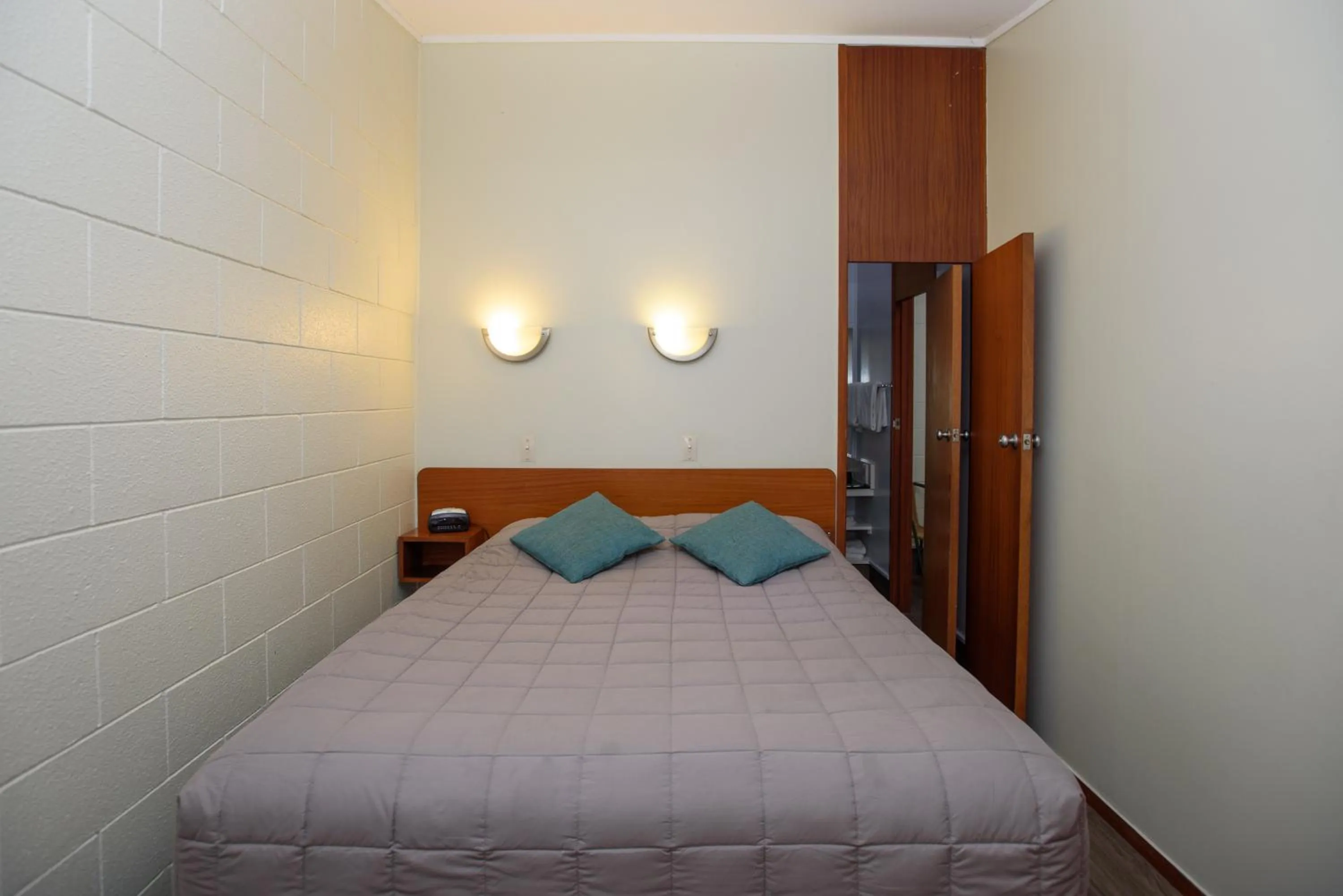 Bedroom, Bed in Kauri Lodge Motel