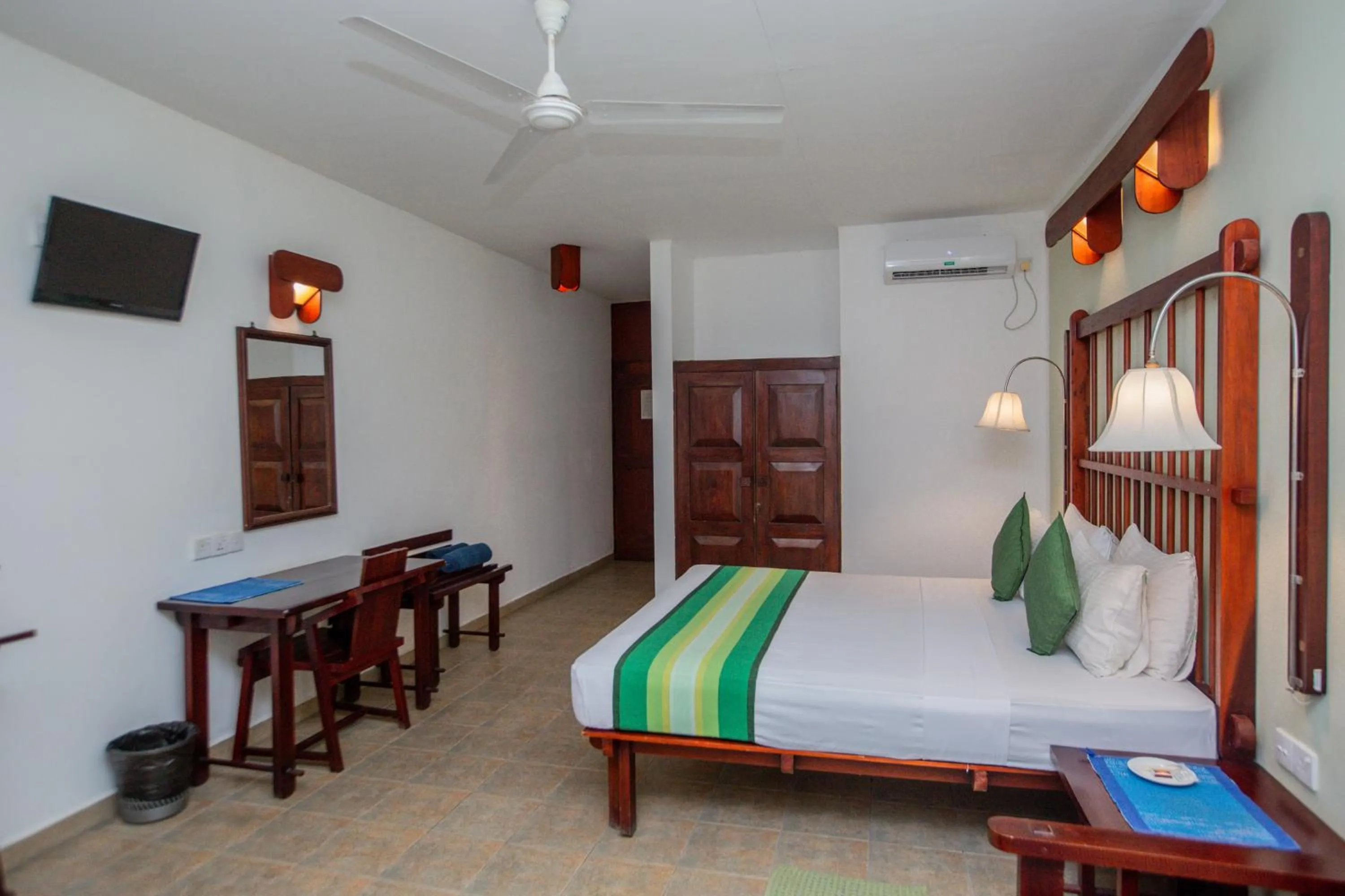 Bedroom, Bed in Koggala Beach Hotel
