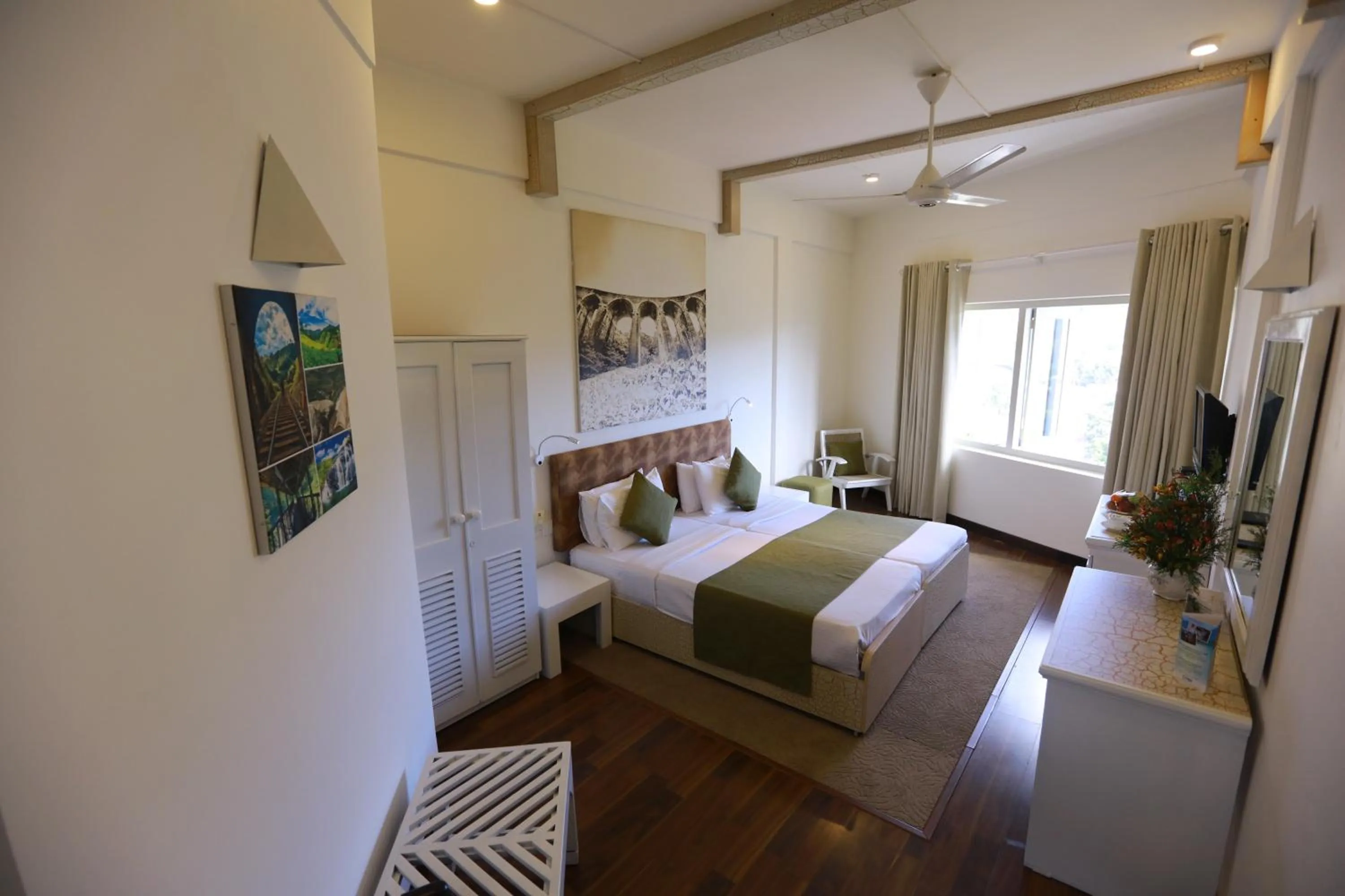 Photo of the whole room, Bed in Orient Hotel