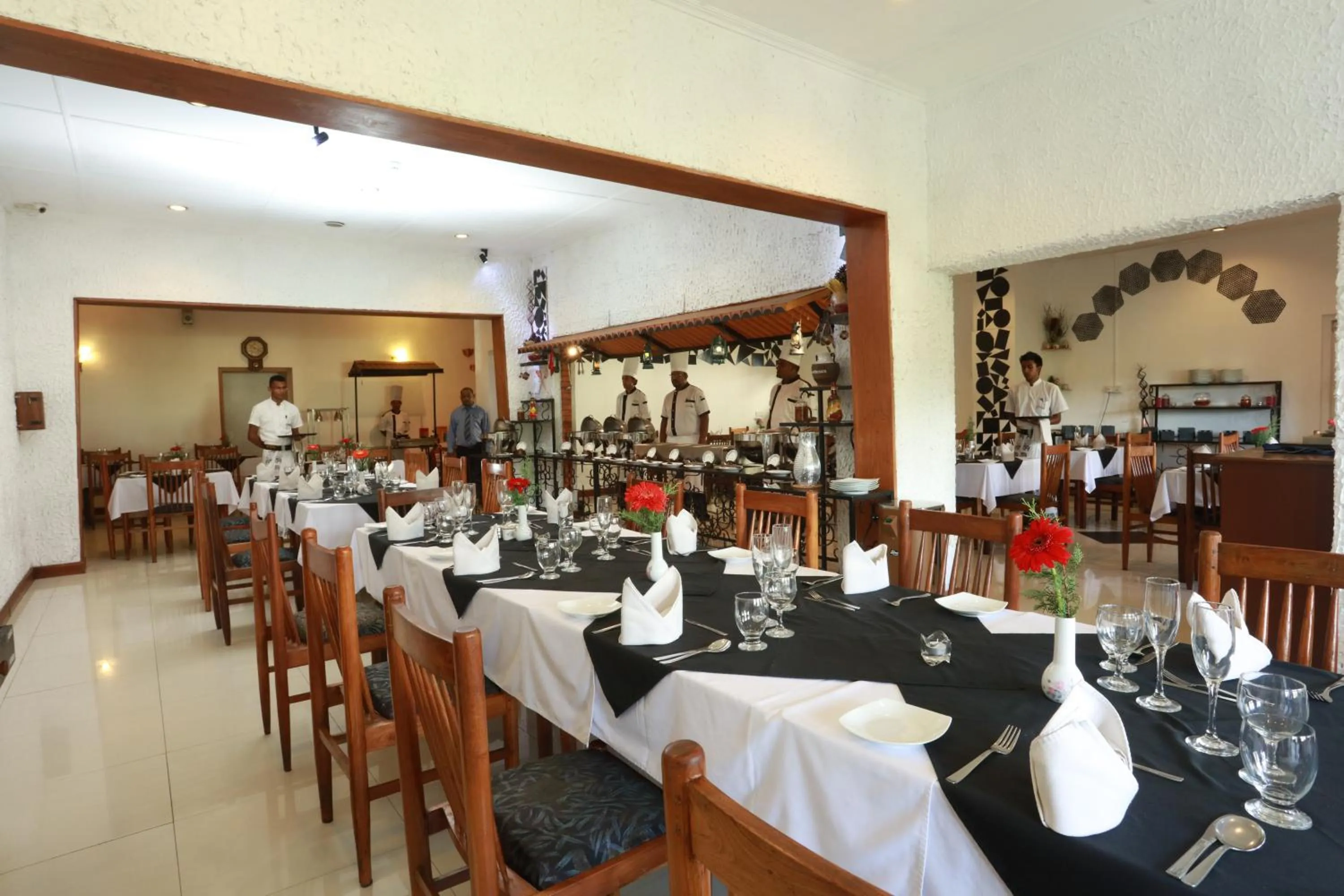 Restaurant/places to eat in Orient Hotel
