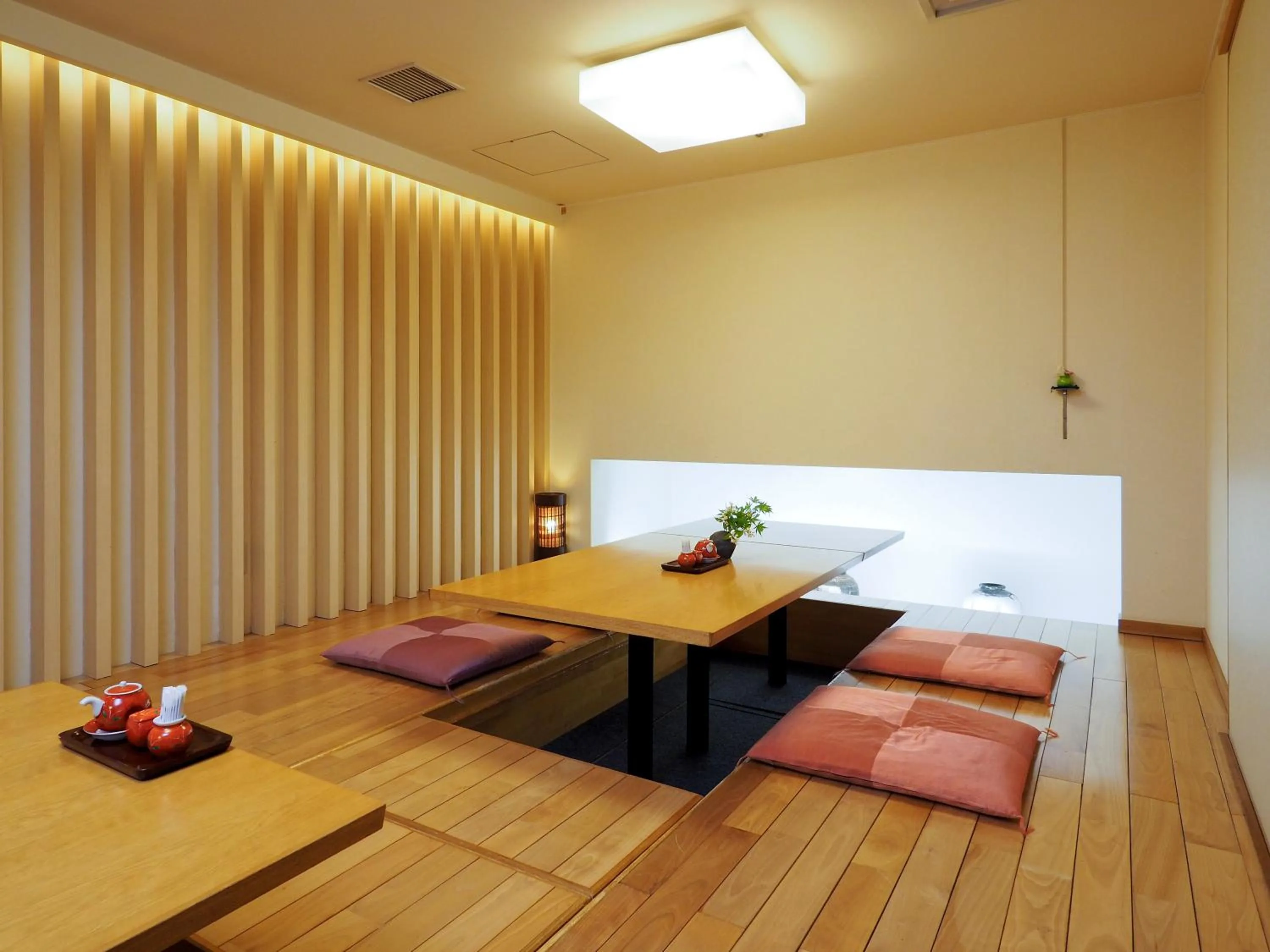 Restaurant/places to eat, Bed in Clayton Bay Hotel