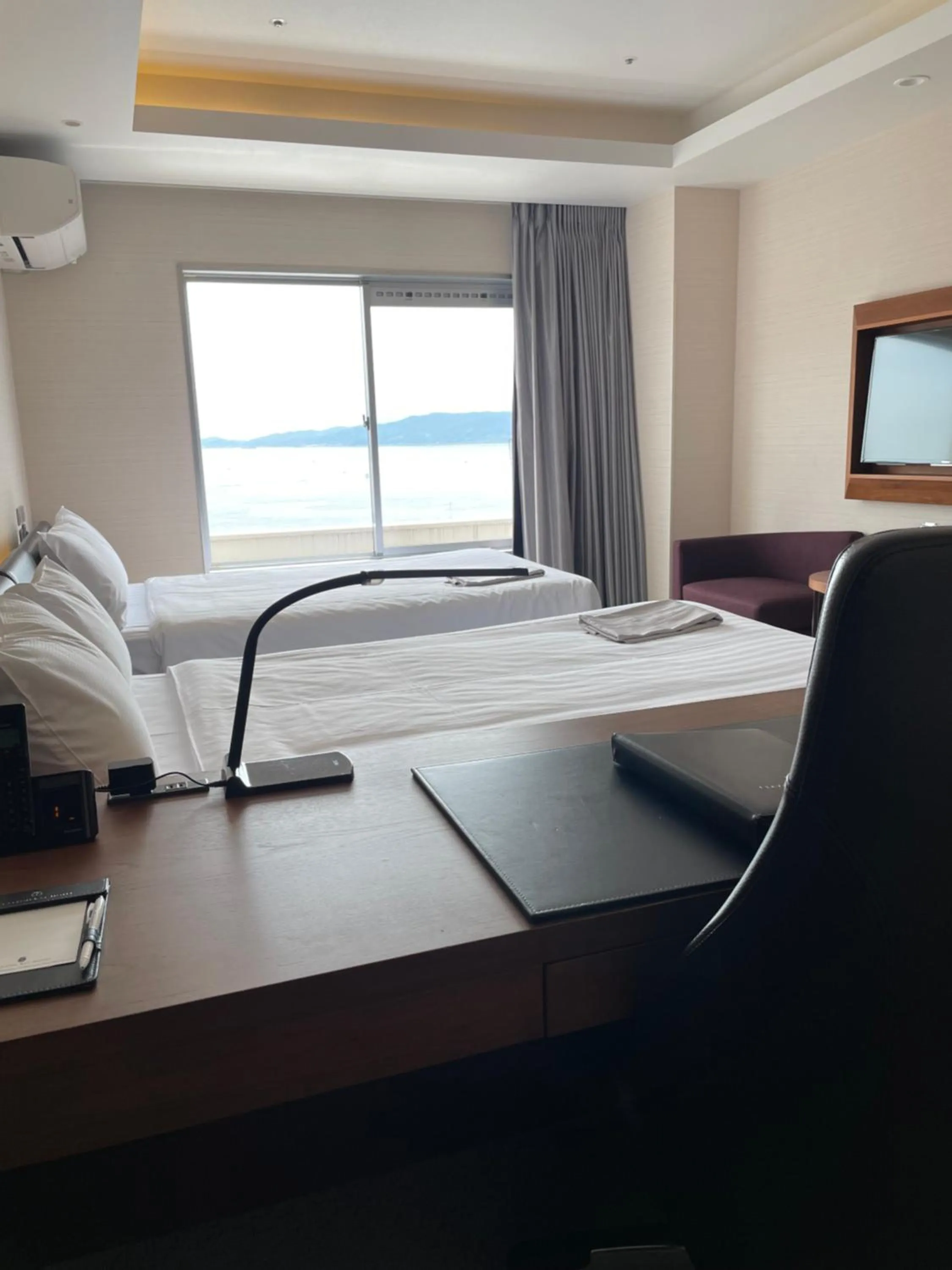 Bedroom, Bed in Clayton Bay Hotel