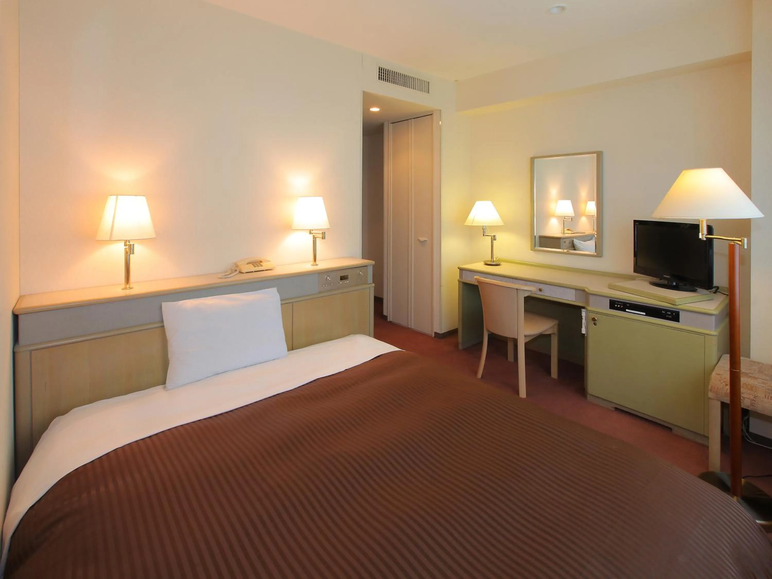 Photo of the whole room, Bed in Hotel Green Tower Makuhari