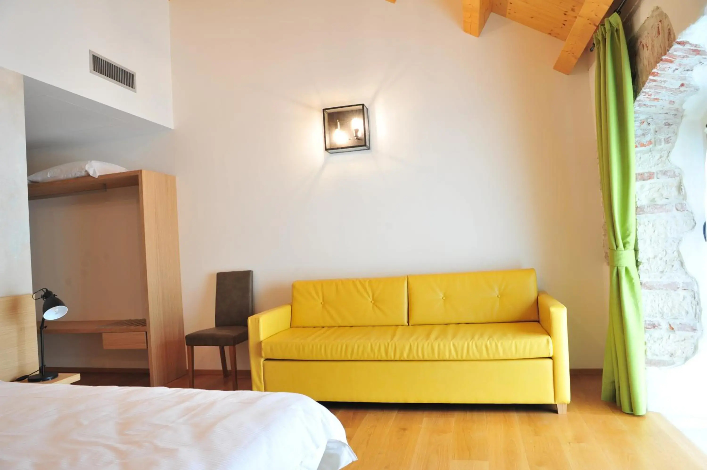 Triple Room - single occupancy in NUOVA FILANDA Rooms and More Triple Room - single occupancy in NUOVA FILANDA Rooms and More